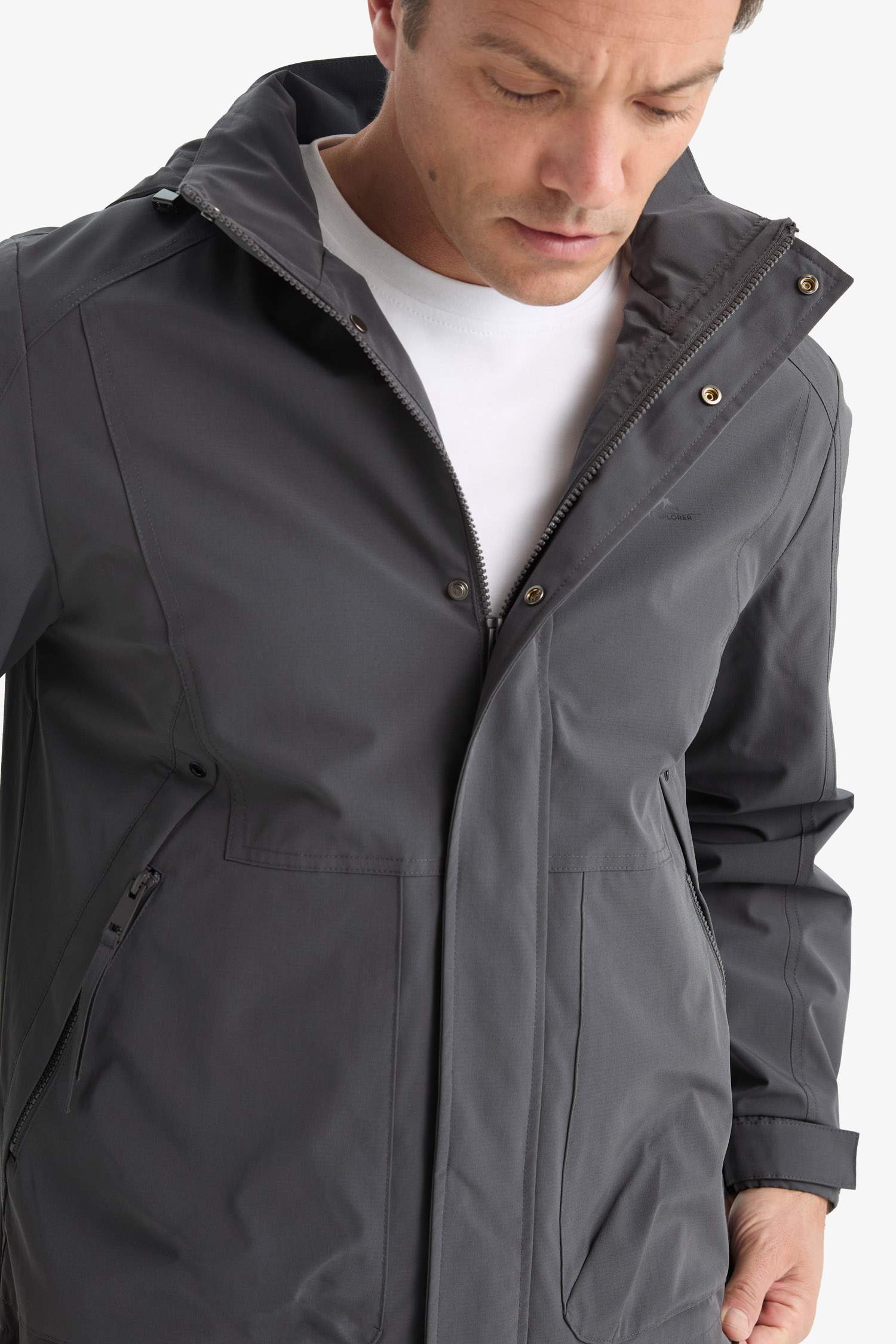 Su İtici Regular Fit Kapüşonlu Fermuarlı İç Cepli Baskılı Çıtçıt Kapamalı Mevsimlik Baharlık Mont