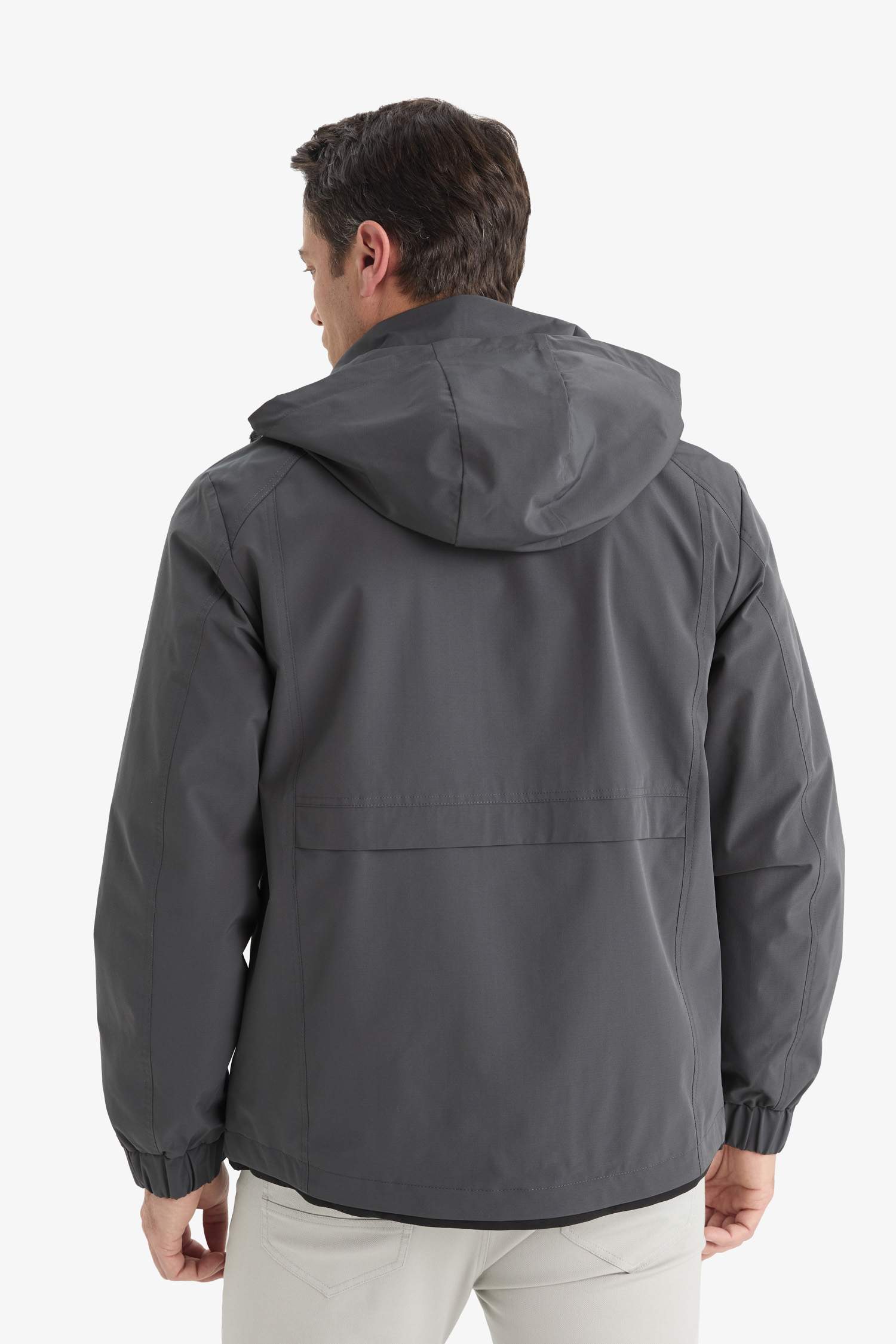 Su İtici Regular Fit Kapüşonlu Fermuarlı İç Cepli Baskılı Çıtçıt Kapamalı Mevsimlik Baharlık Mont