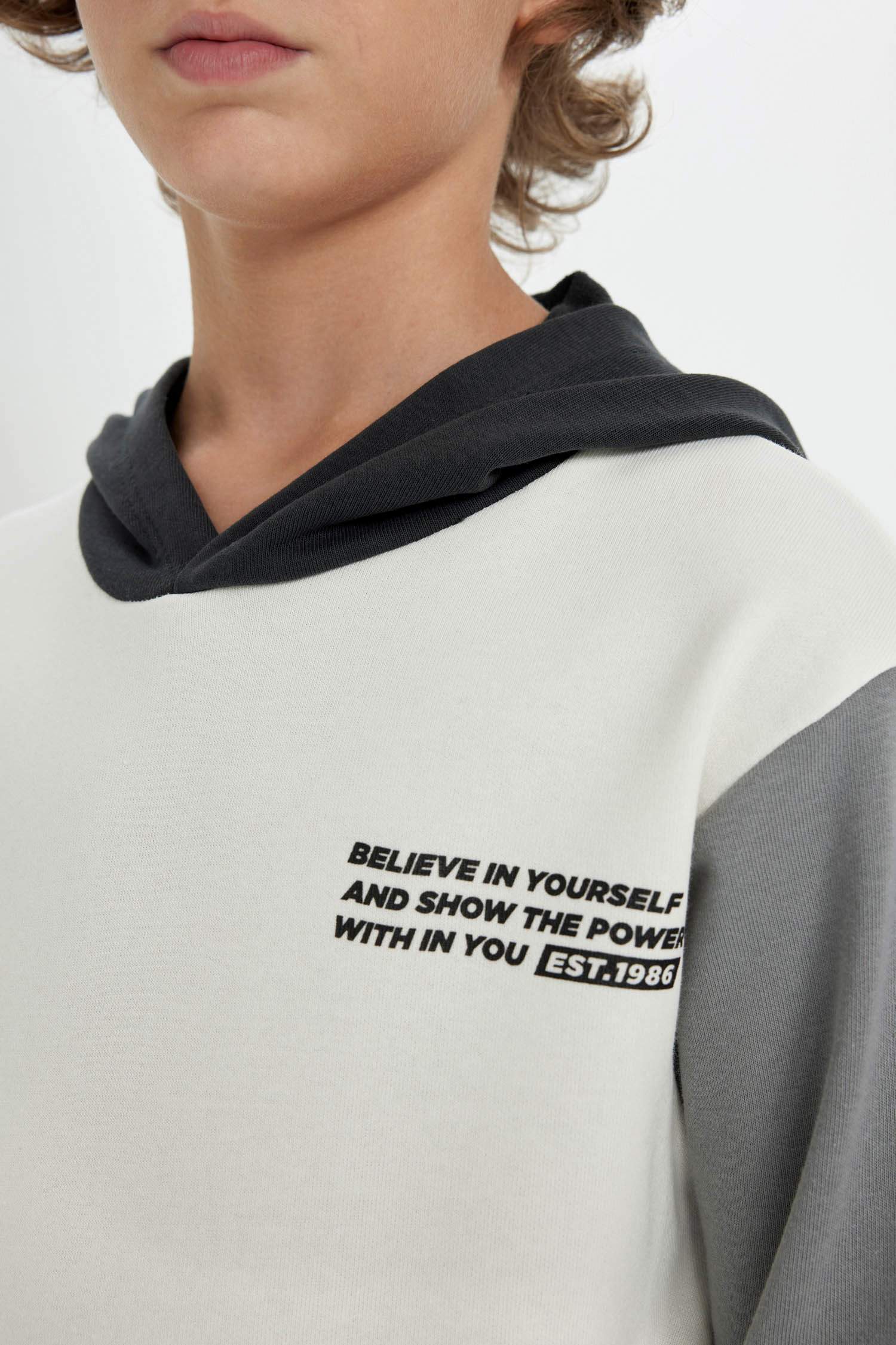 Erkek Çocuk 2'li Takım Baskılı Kapüşonlu Kanguru Cepli Sweatshirt Jogger Eşofman Altı