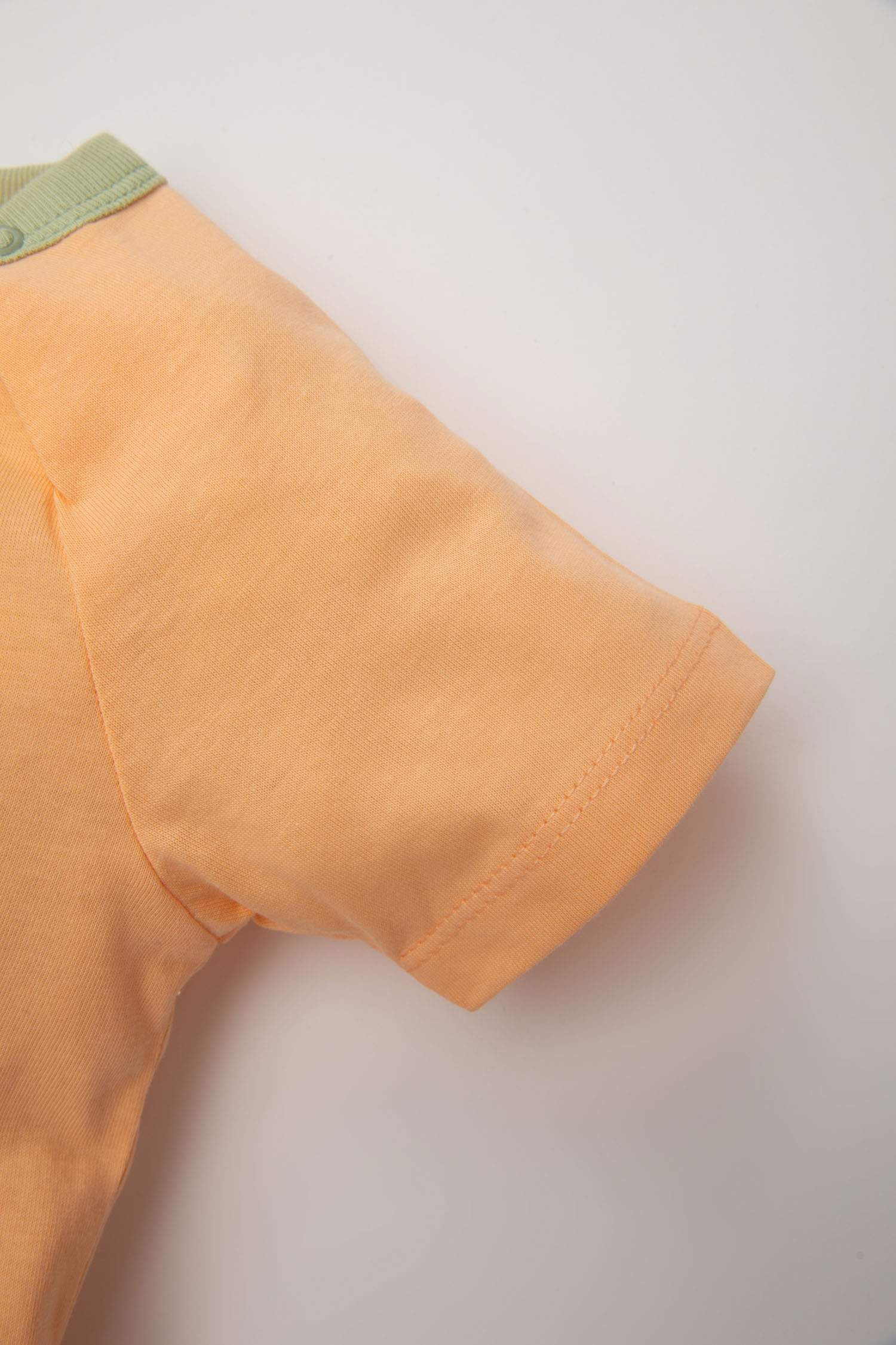 اوفر ولادي نص ردن حديثي الولادة بطبعة ديناصور ممشط قصة عادية