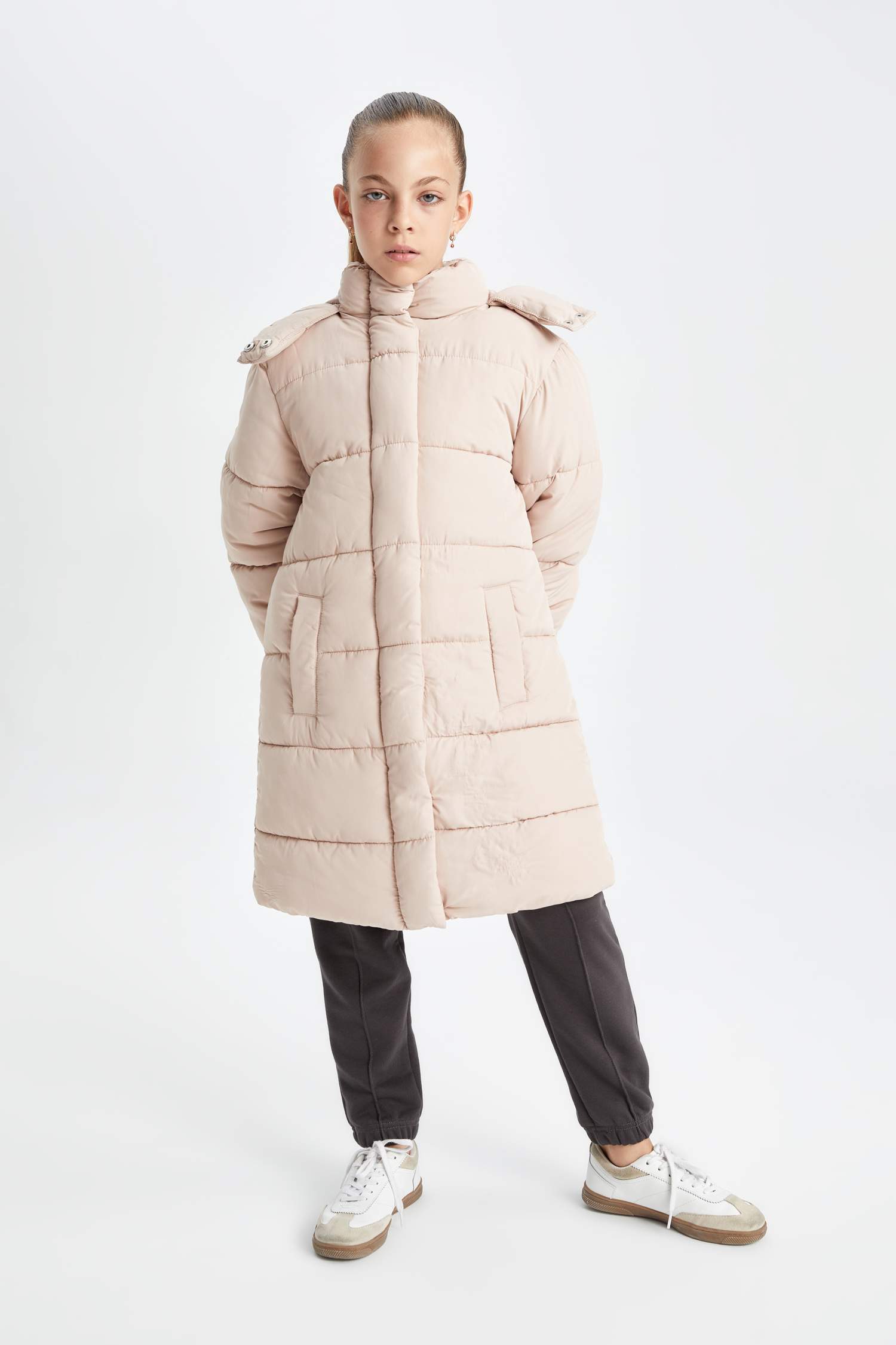 Kız Çocuk Su Geçirmez Kapüşonlu Fermuarlı Çıtçıtlı Cepli Parka