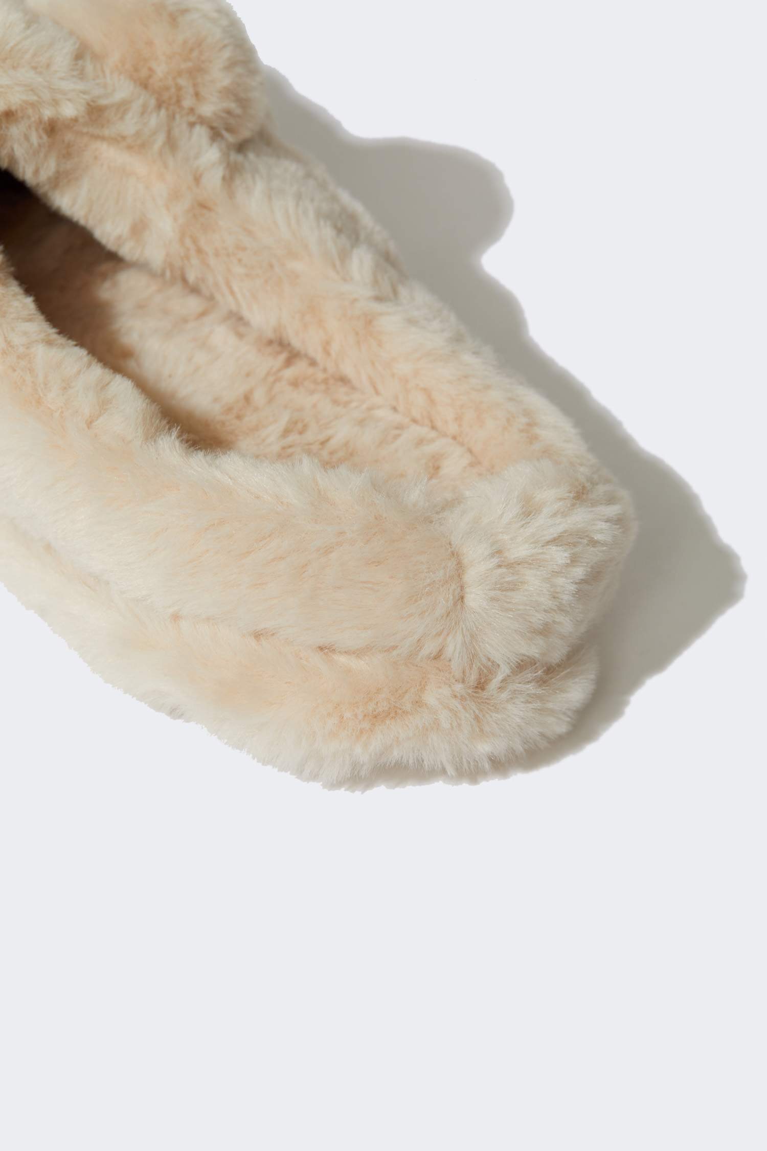 صندلة بكعب مسطح للنساء