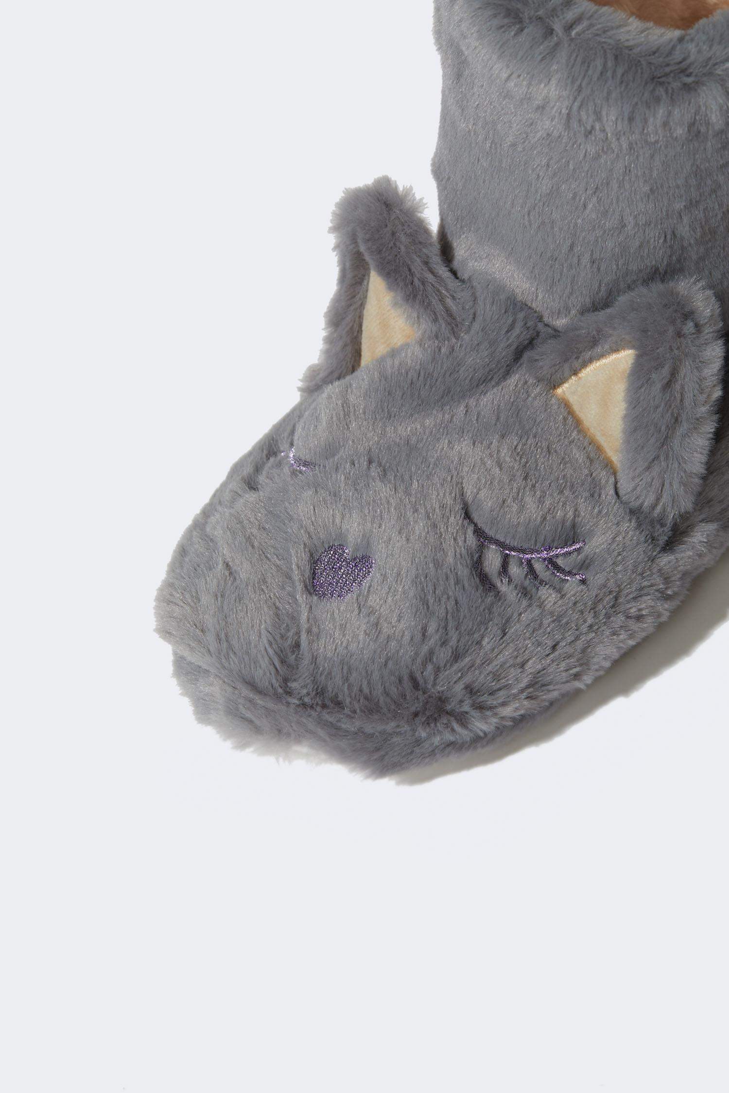 بوت منزلي بكعب مسطح