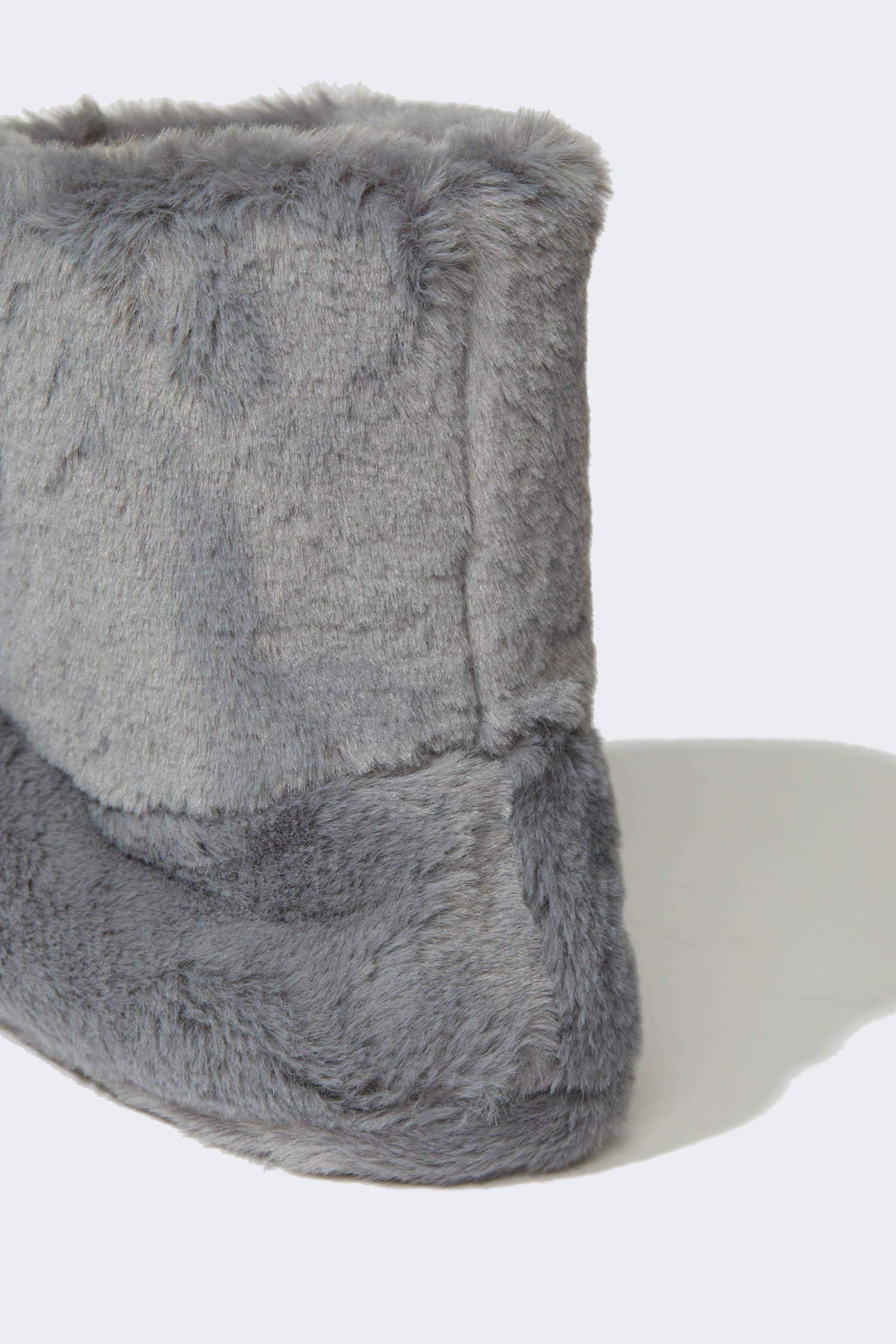 بوت منزلي بكعب مسطح