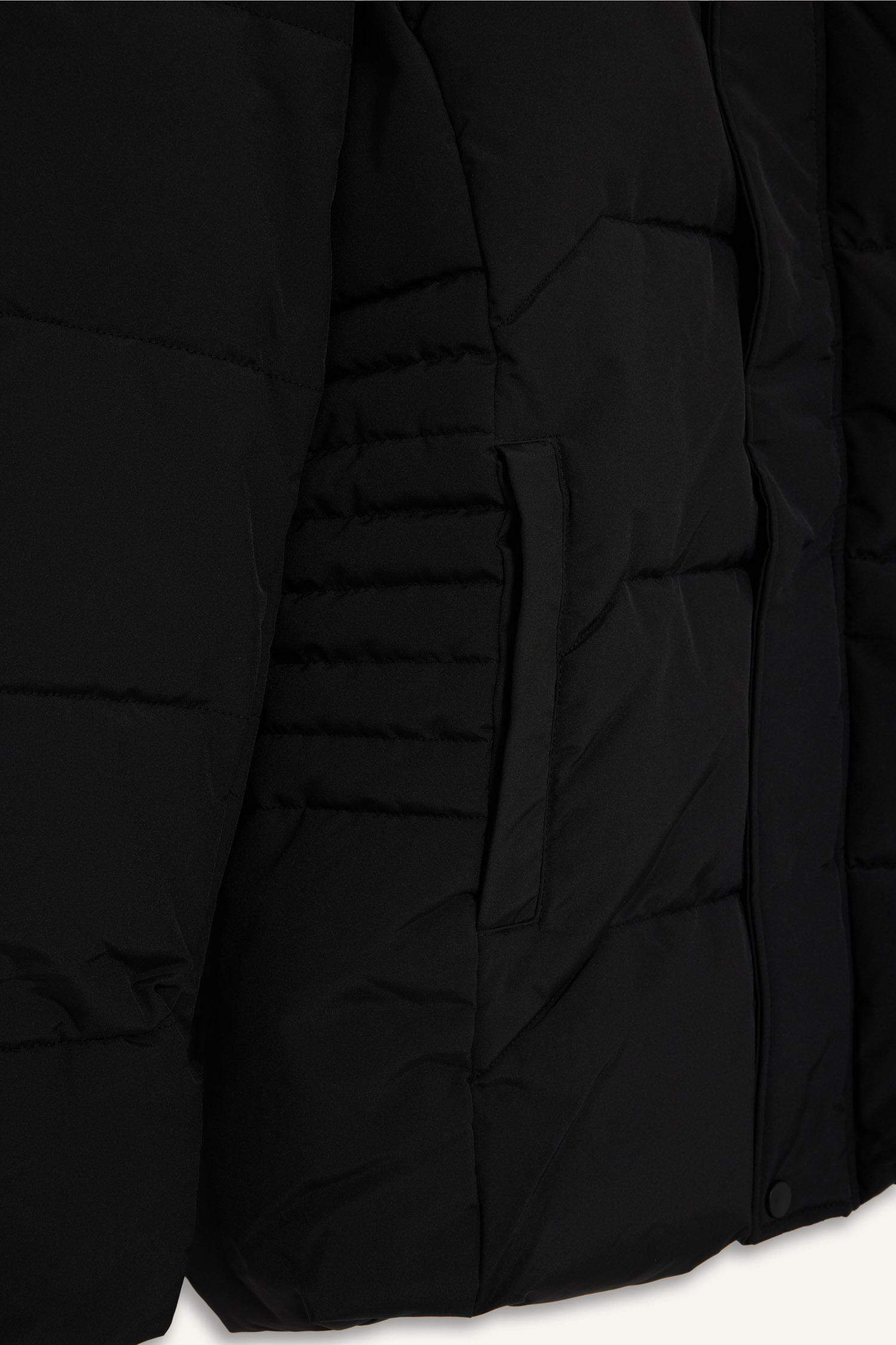 Su İtici Slim Fit Dar Kesim Kapüşonlu Fermuarlı Çıtçıt Kapamalı Cepli Mont