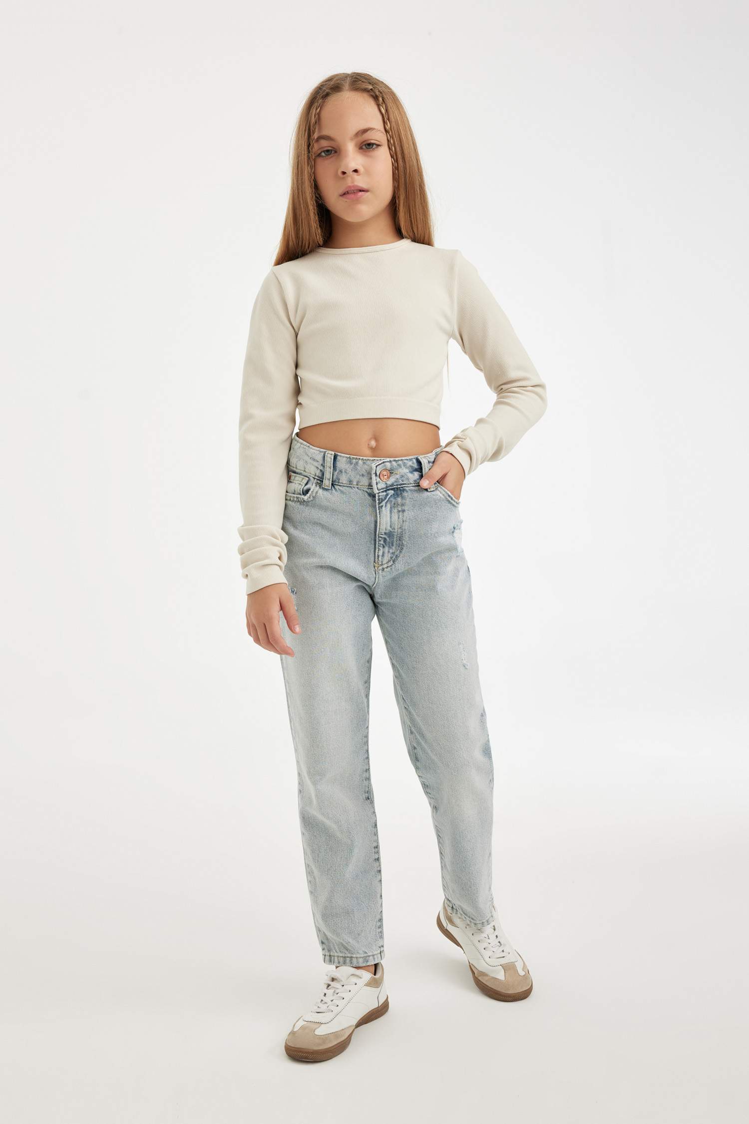 Kız Çocuk Mom Fit Yırtık Detaylı Dar Paça Cepli Jean Pantolon