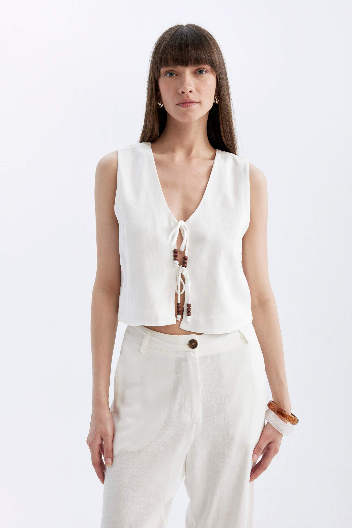 Fitted V-Neck Linen Blend White Vest