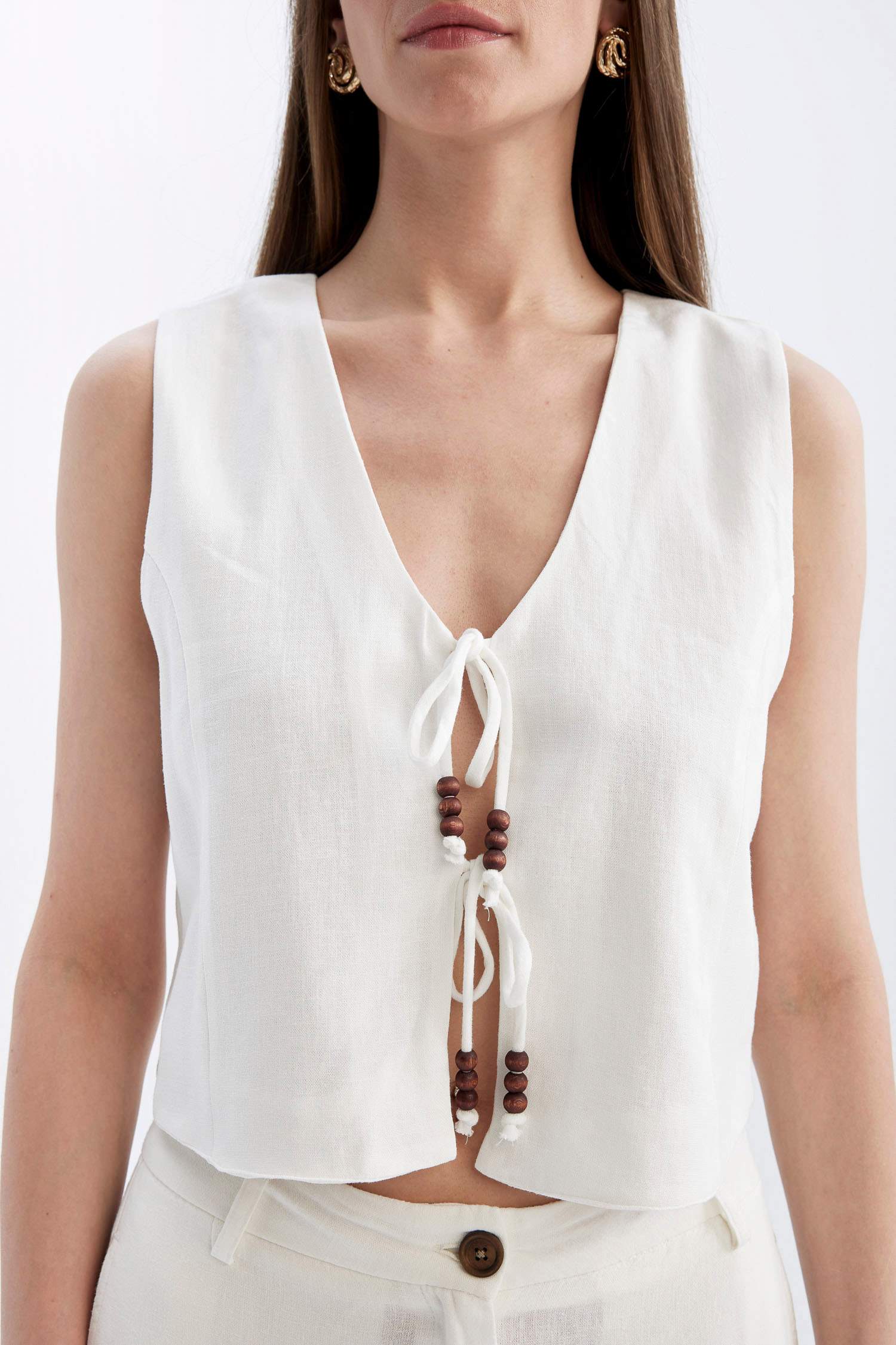 Fitted V-Neck Linen Blend White Vest