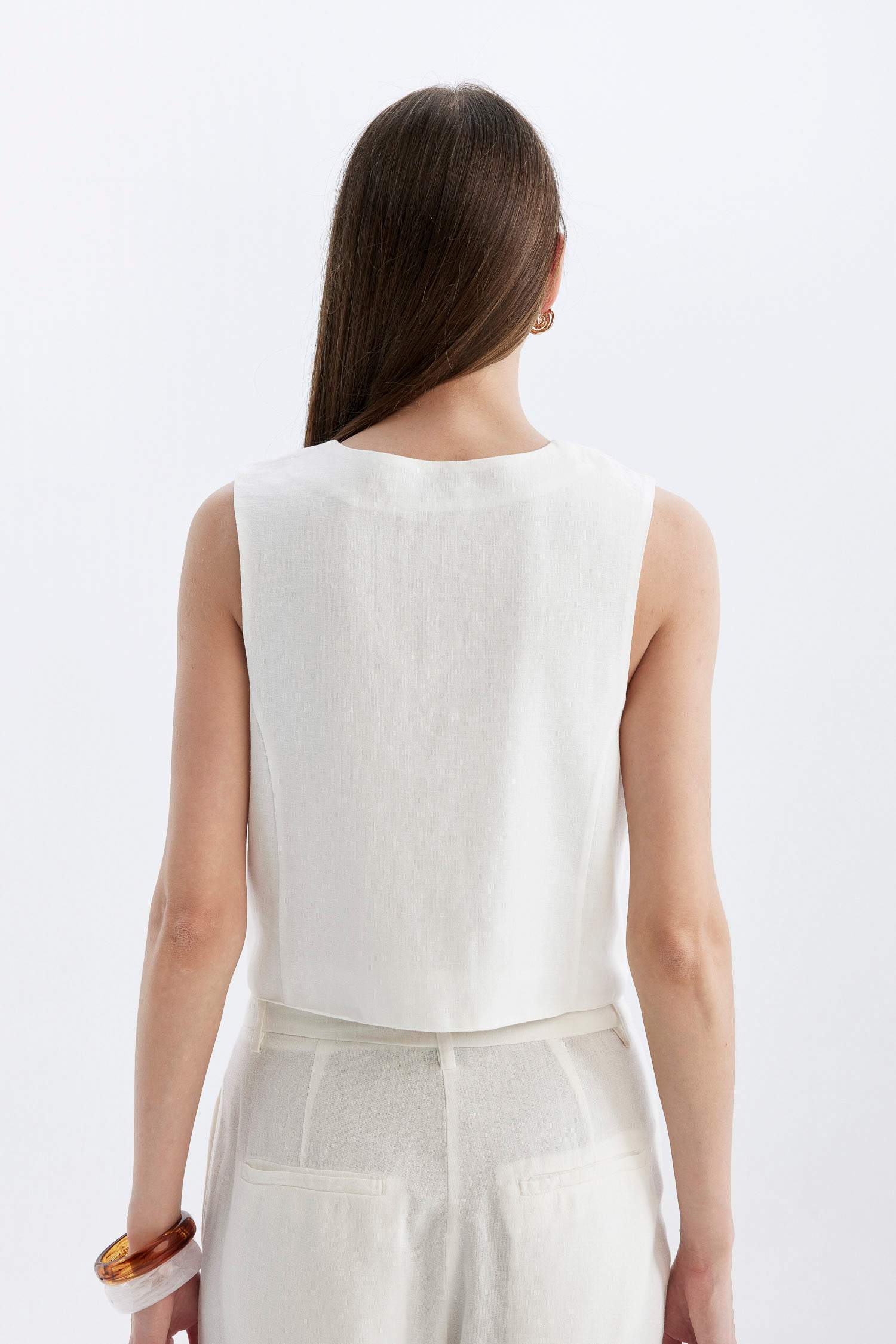 Fitted V-Neck Linen Blend White Vest