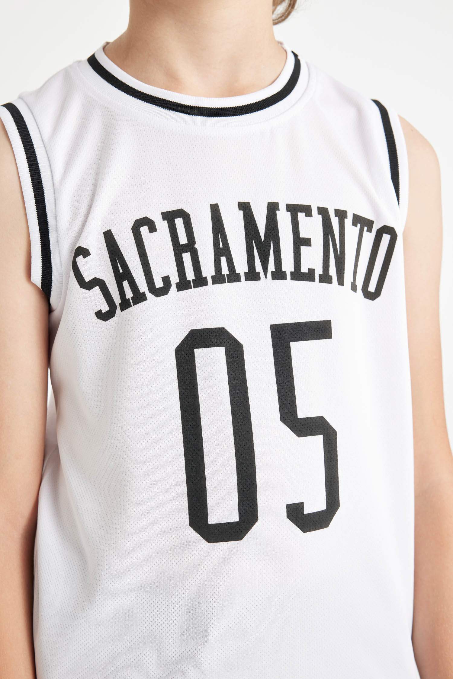 تيشيرت كت ولادي بدون ردن بياخة مستديرة