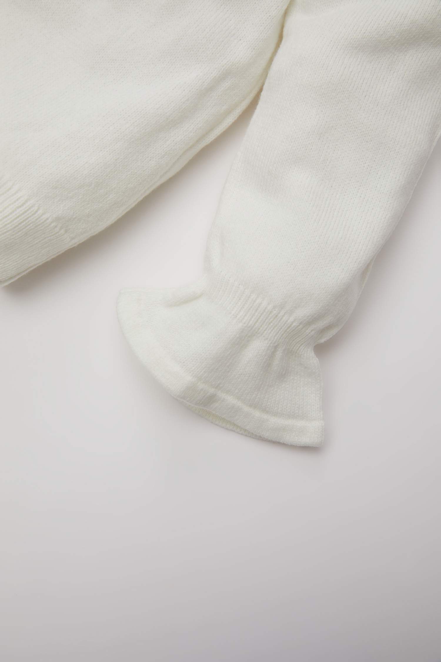 Kız Bebek Bisiklet Yaka Kolları Fırfırlı Düğmeli Triko Hırka