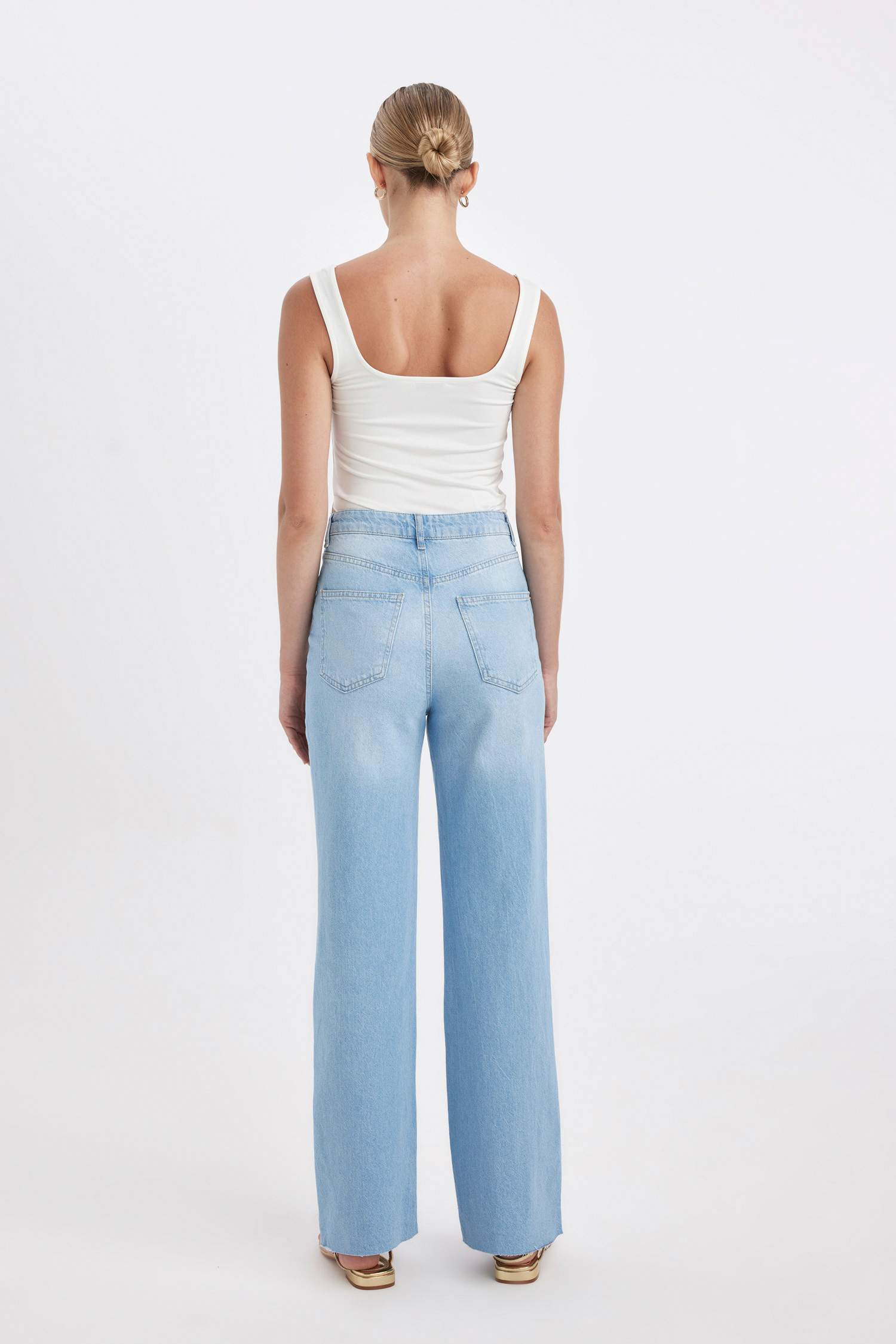 90's Wide Leg High Waist Ripped Detailed Washed Jeans