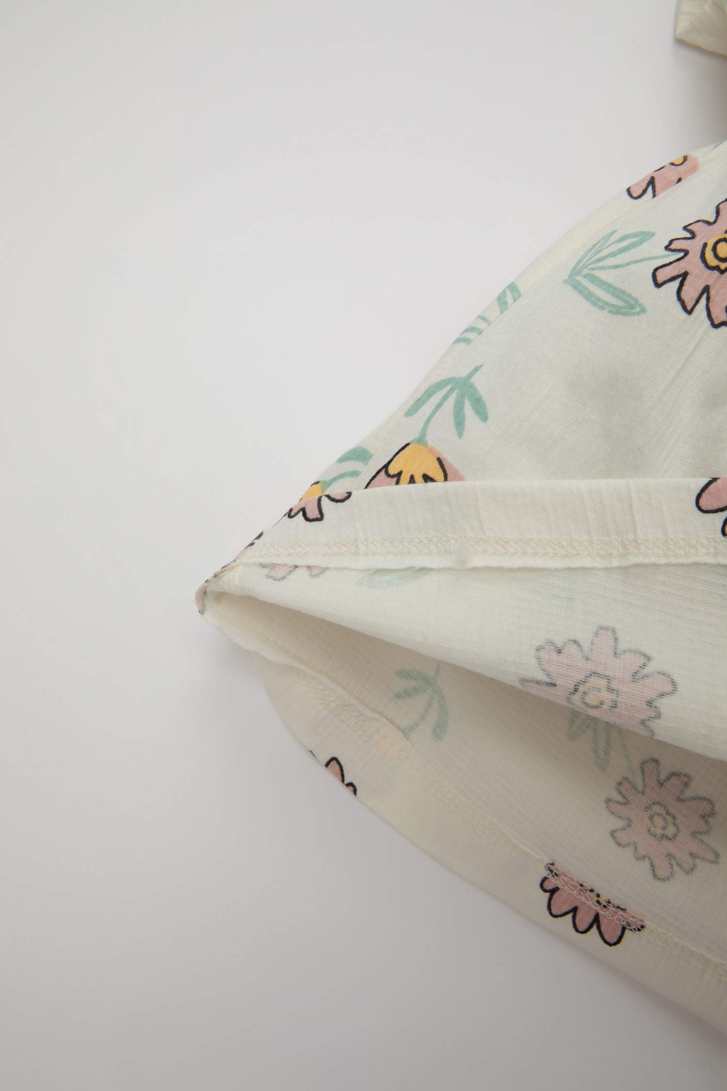 Kız Bebek Bisiklet Yaka Çiçekli Kısa Kollu Tişört