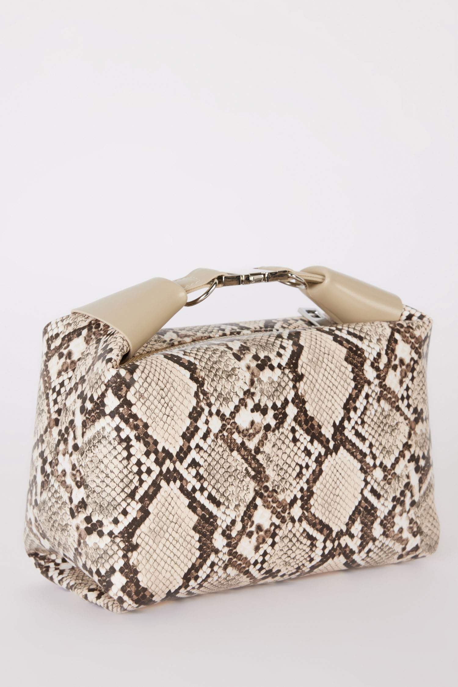 شنطة يد حريمي