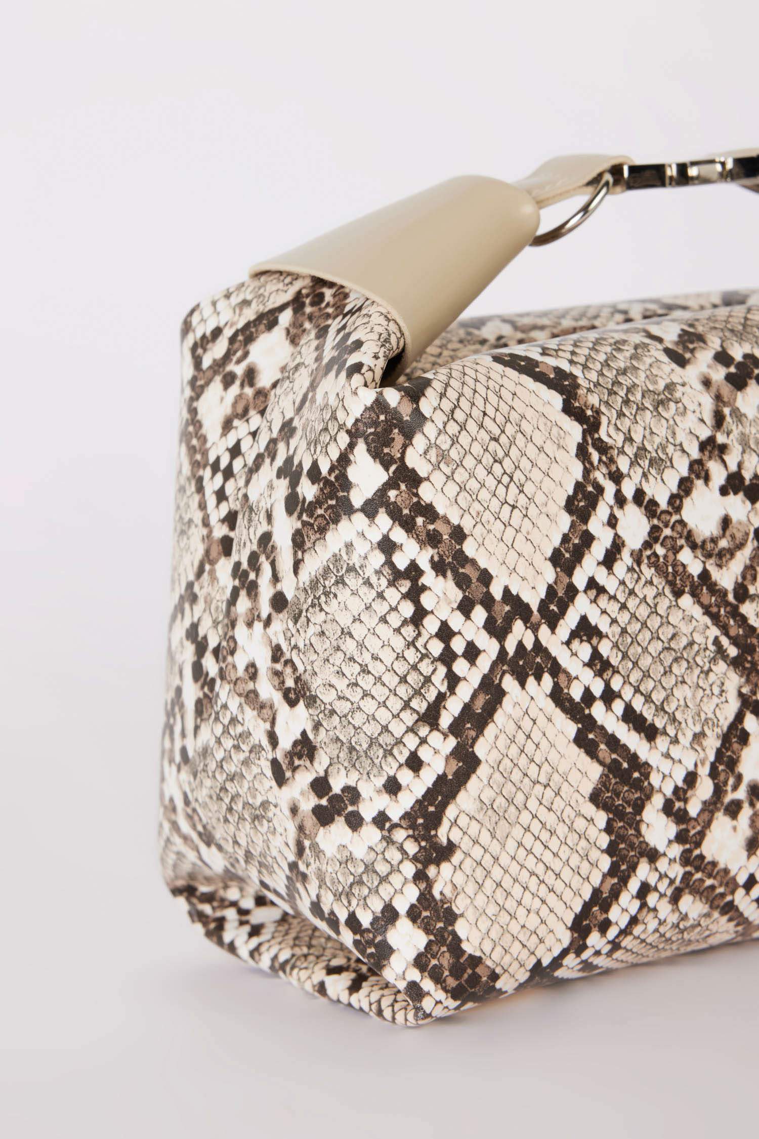 شنطة يد حريمي