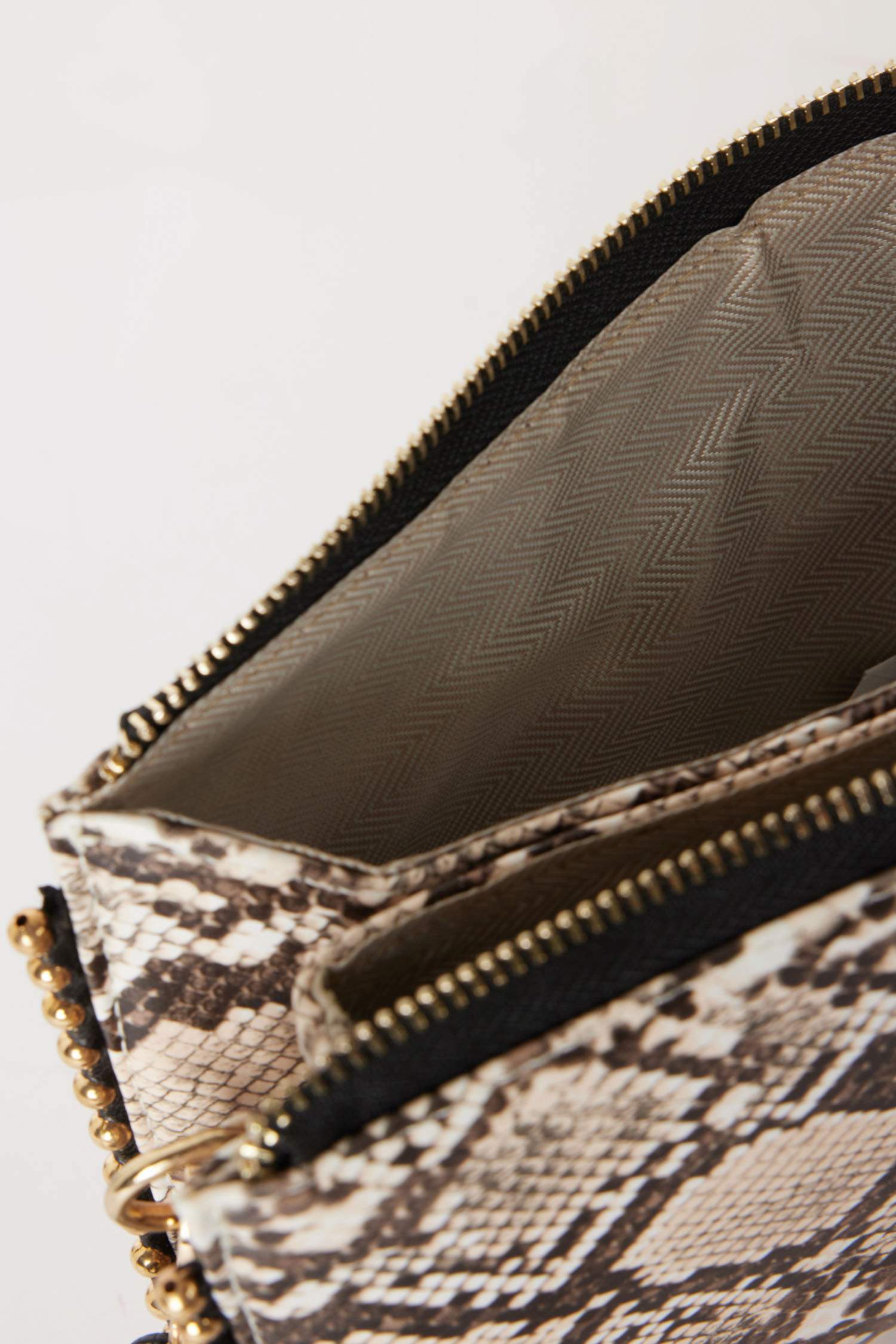 شنطة يد حريمي