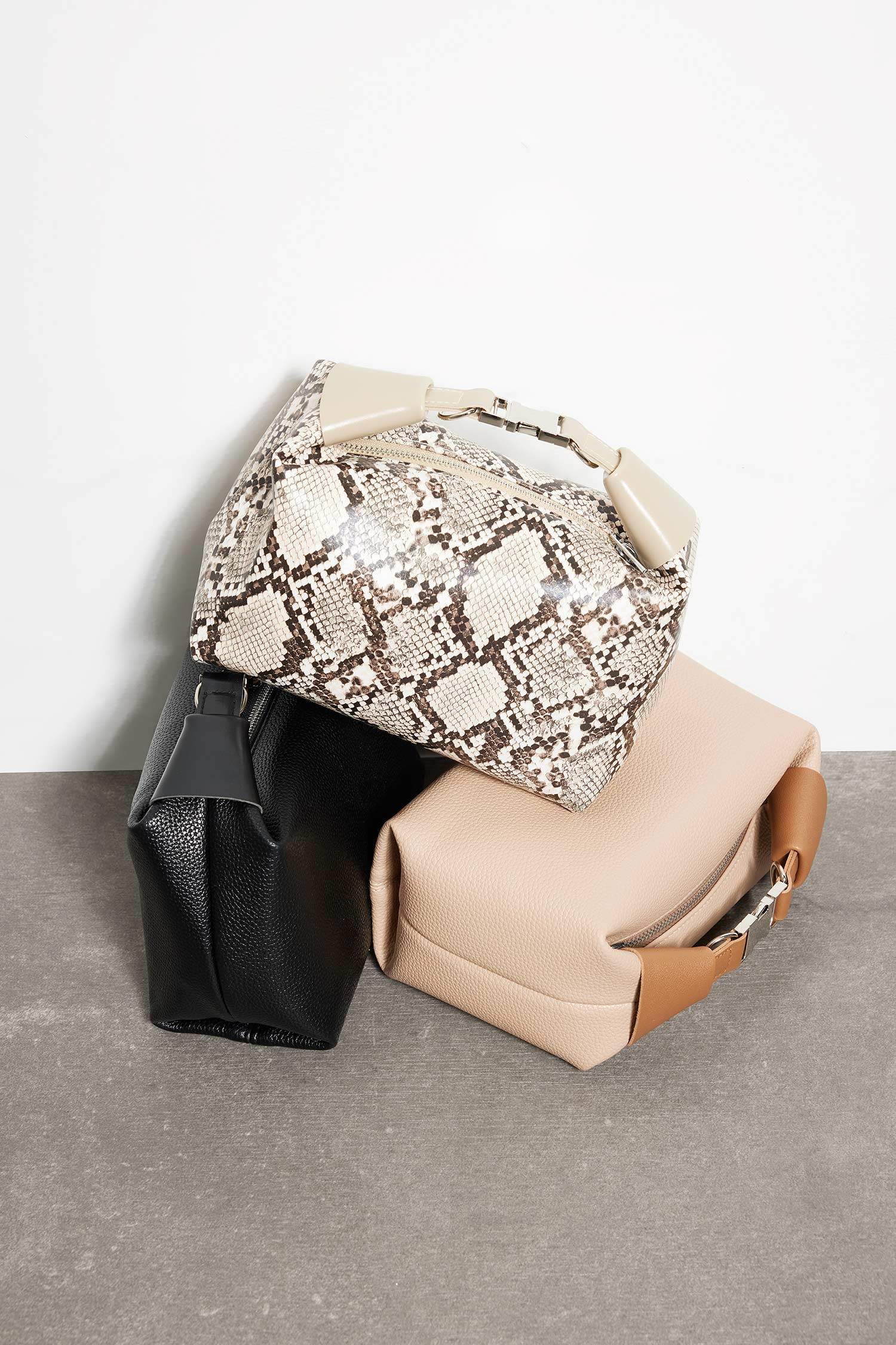 شنطة يد حريمي