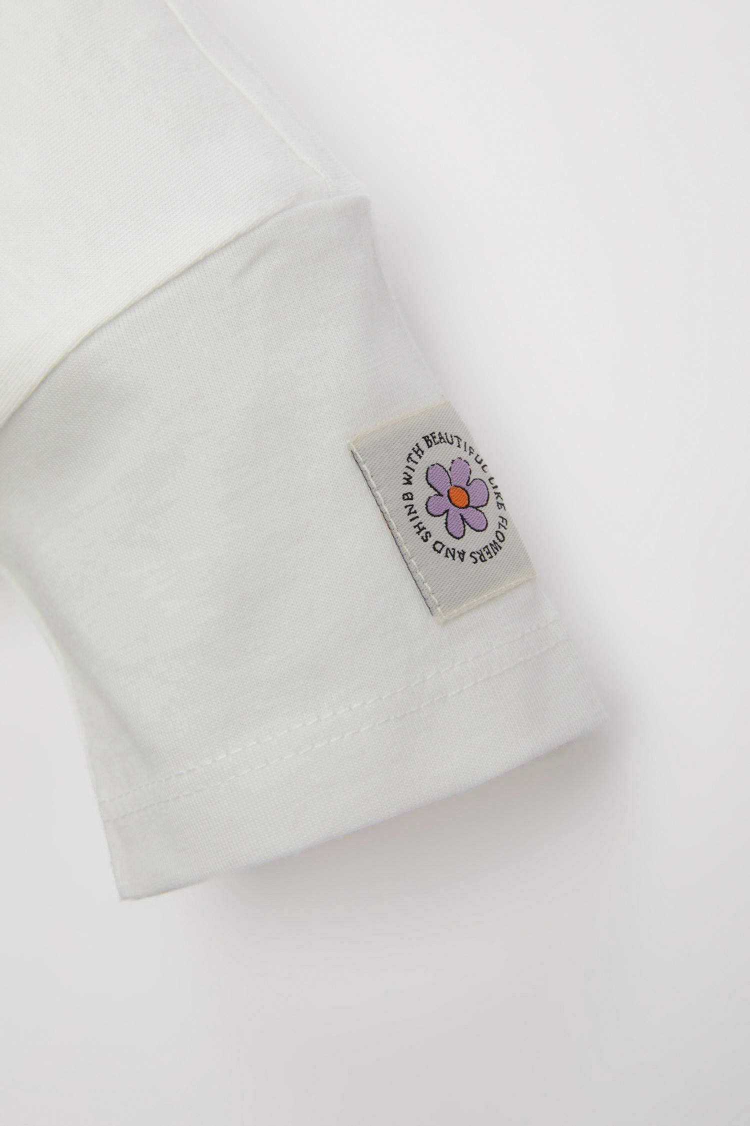 طقم بيبي بناتي شورت وتيشيرت فلورال وافل قصة عادية - قطعتين