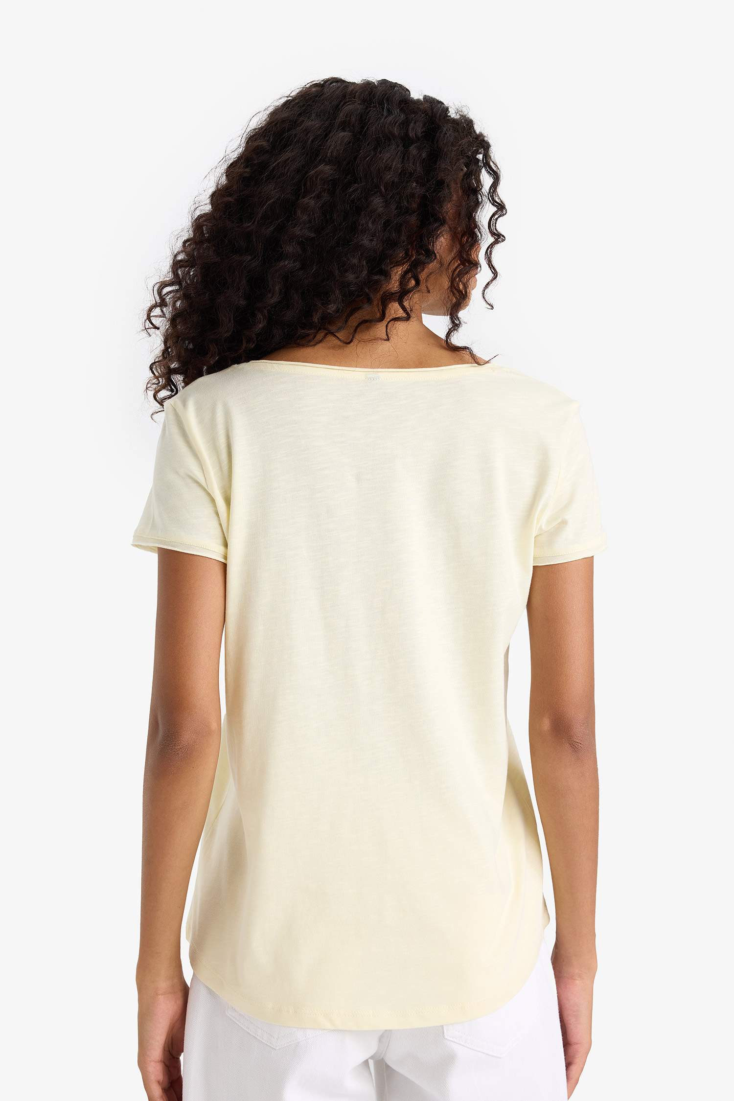 تيشيرت نص كم قصة عادية بياقة مستديرة