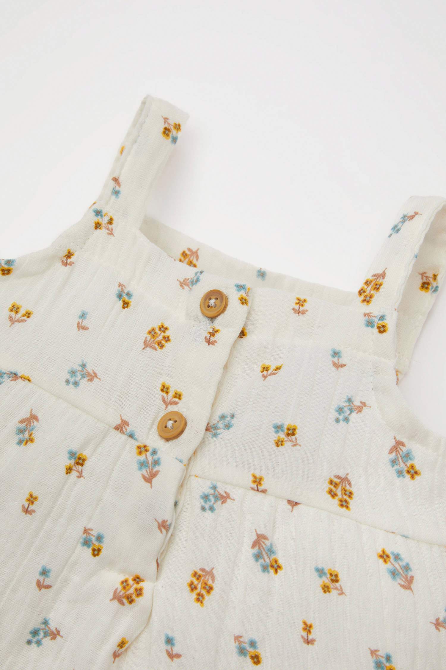 طقم بناتي بلوزة وشورت بنقشة الزهور - قطعتين