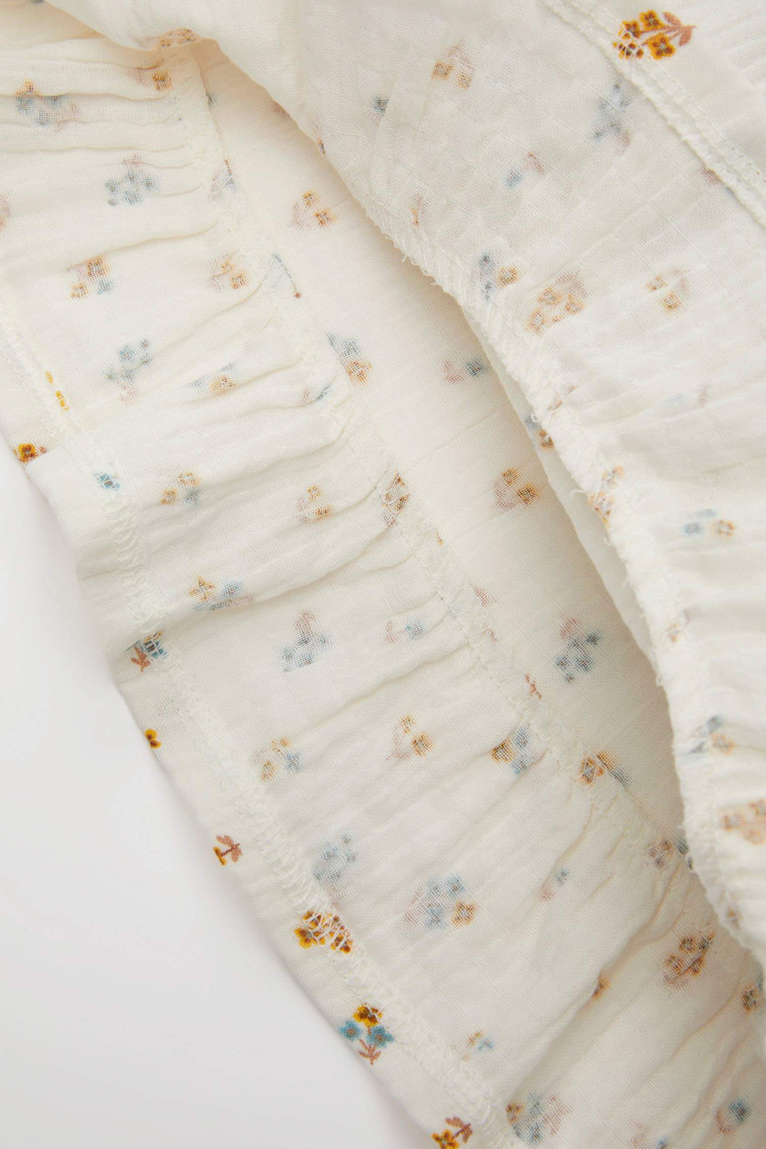 طقم بناتي بلوزة وشورت بنقشة الزهور - قطعتين