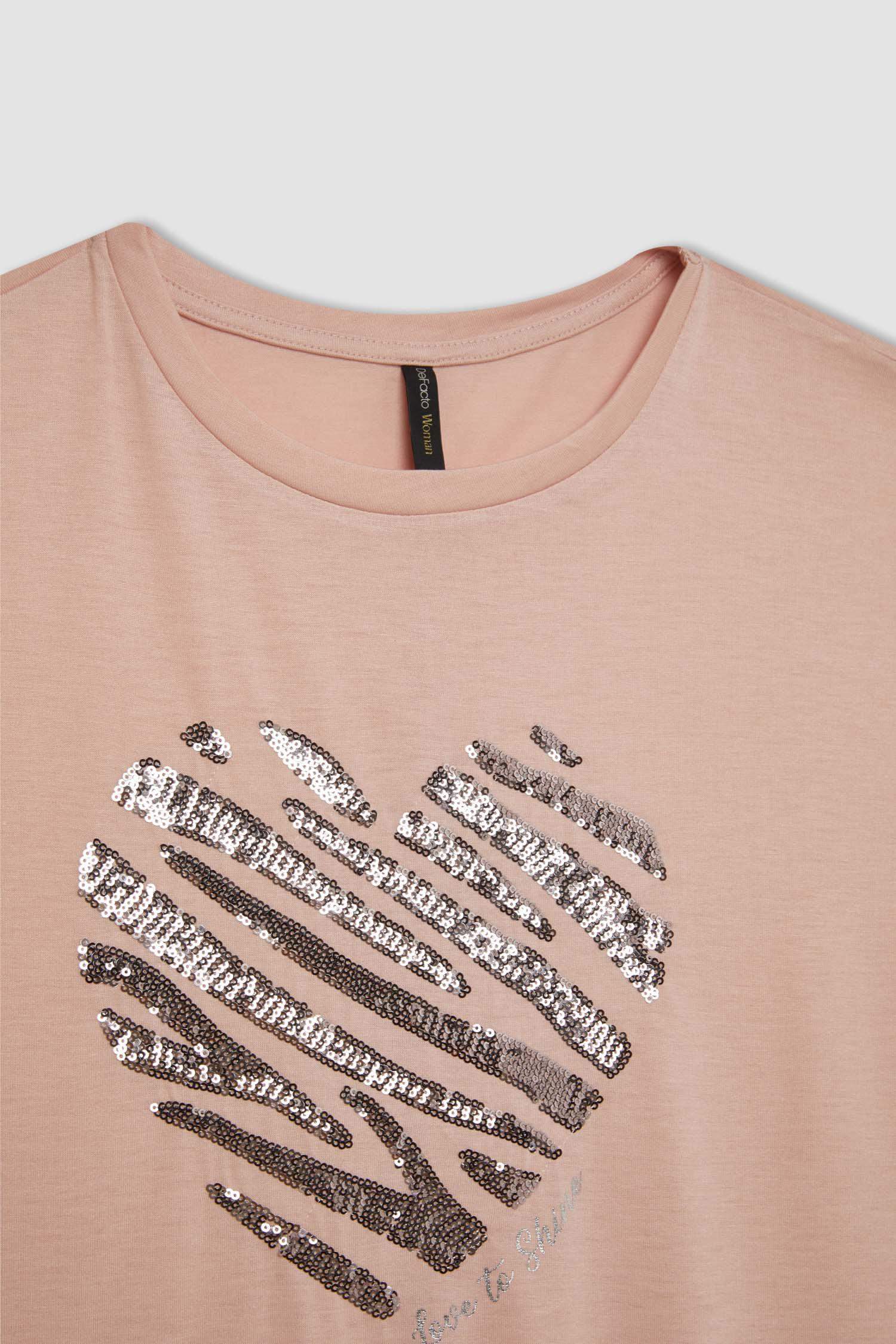 Футболка с круглым вырезом