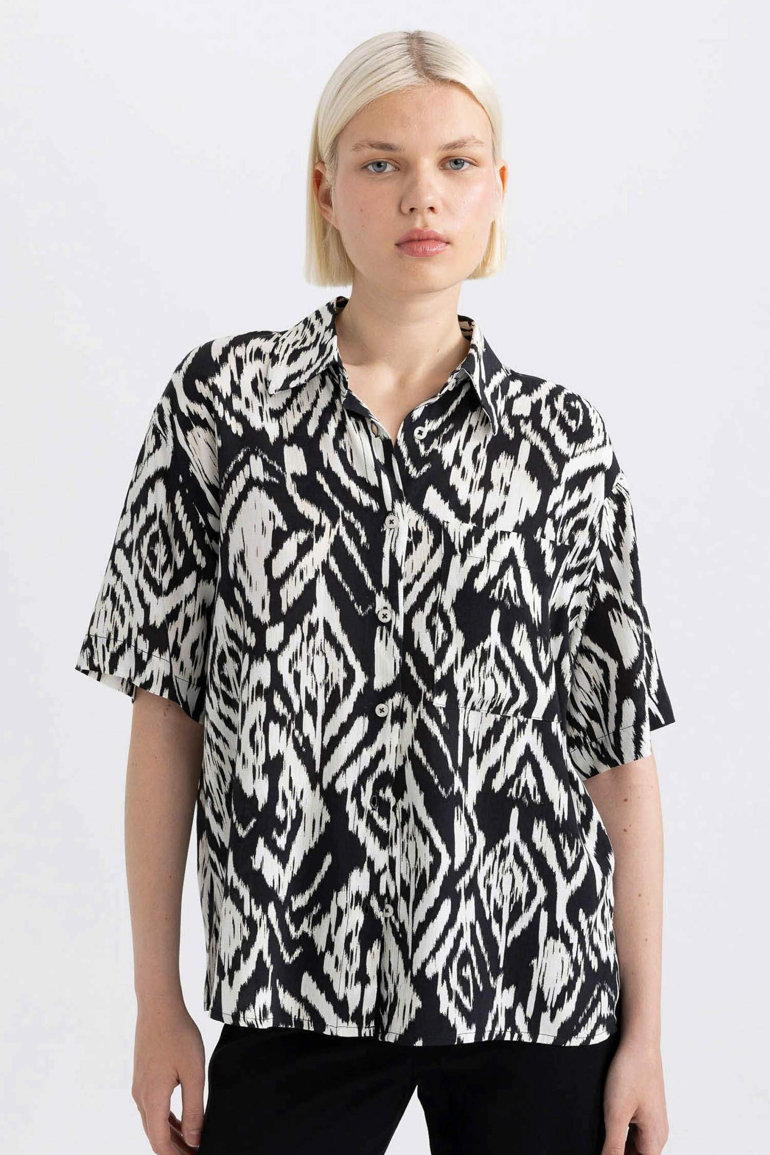Oversize Fit Patterned Short Sleeve Shirt