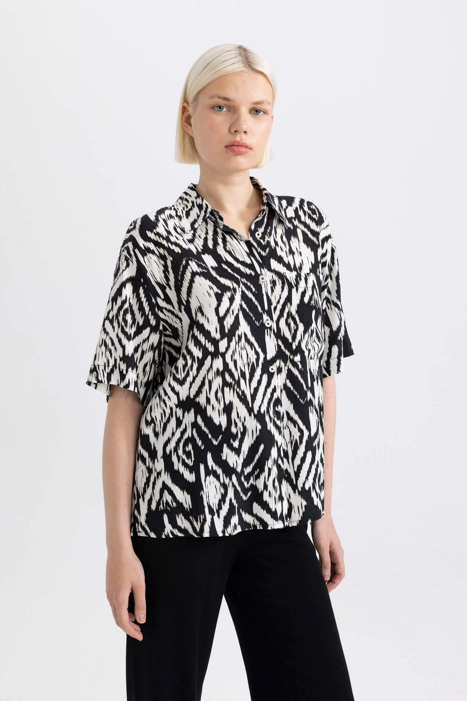 Oversize Fit Patterned Short Sleeve Shirt