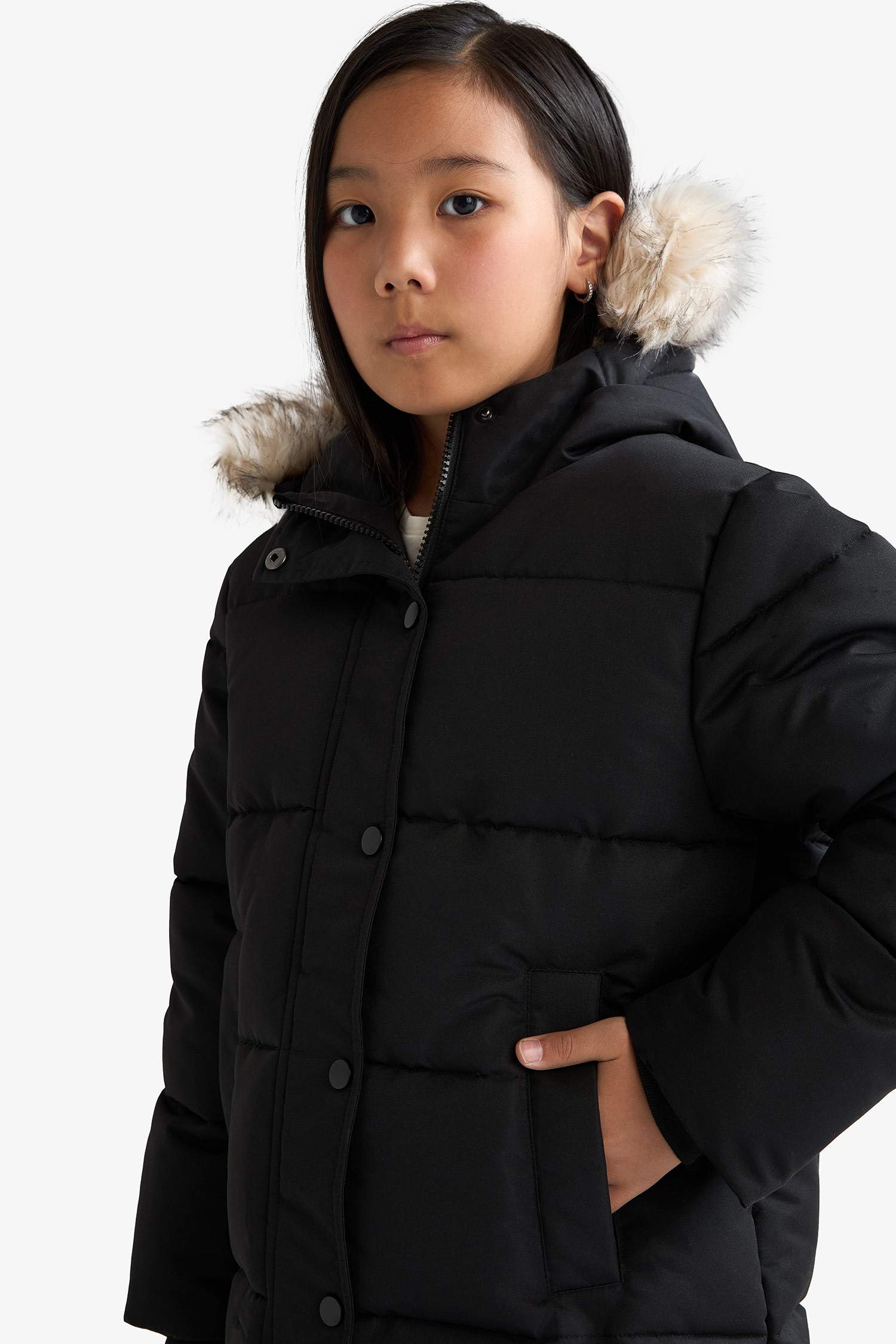 Парка для девочки с капюшоном