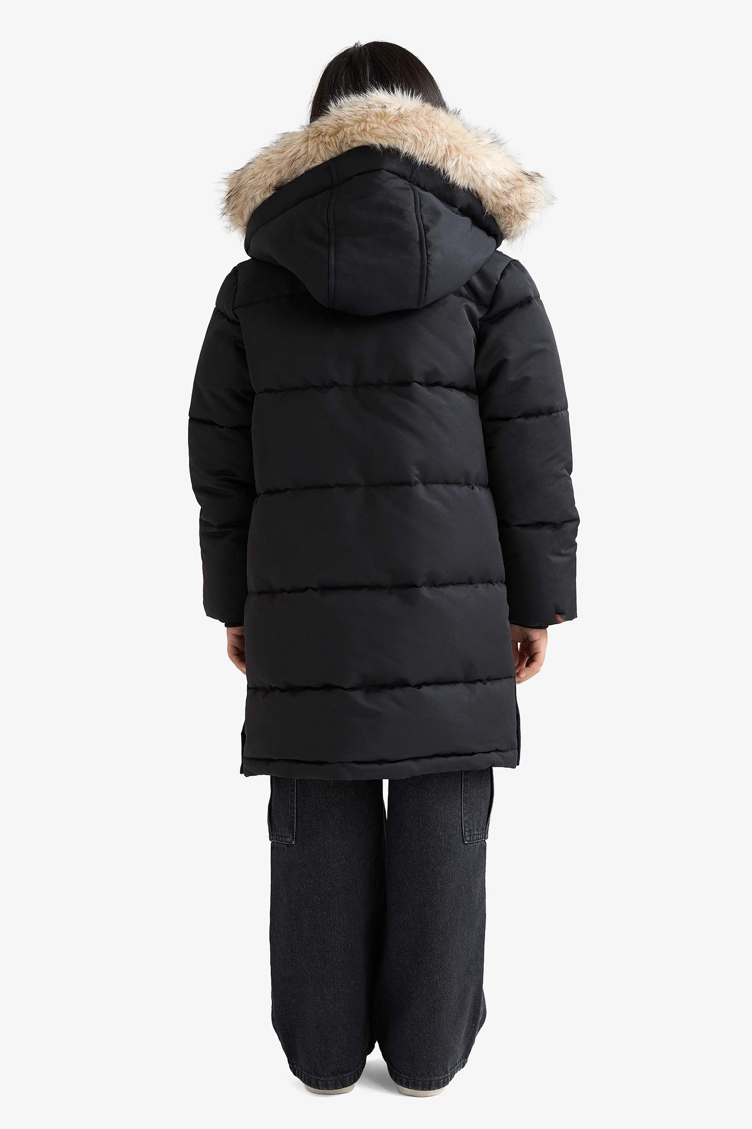 Парка для девочки с капюшоном