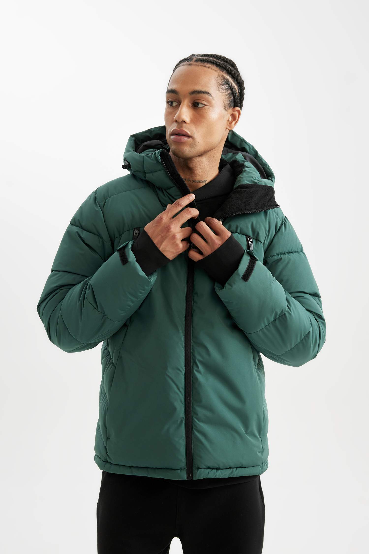 DeFactoFit Kapüşonlu Mont Su Geçirmez Rüzgar Geçirmez Fermuarlı Cepli