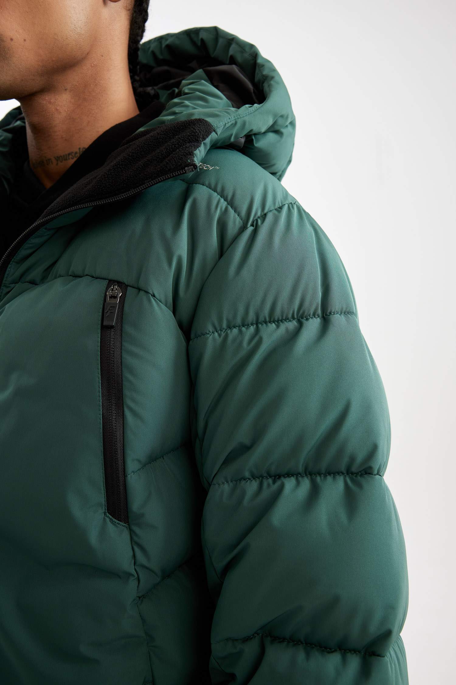 DeFactoFit Kapüşonlu Mont Su Geçirmez Rüzgar Geçirmez Fermuarlı Cepli