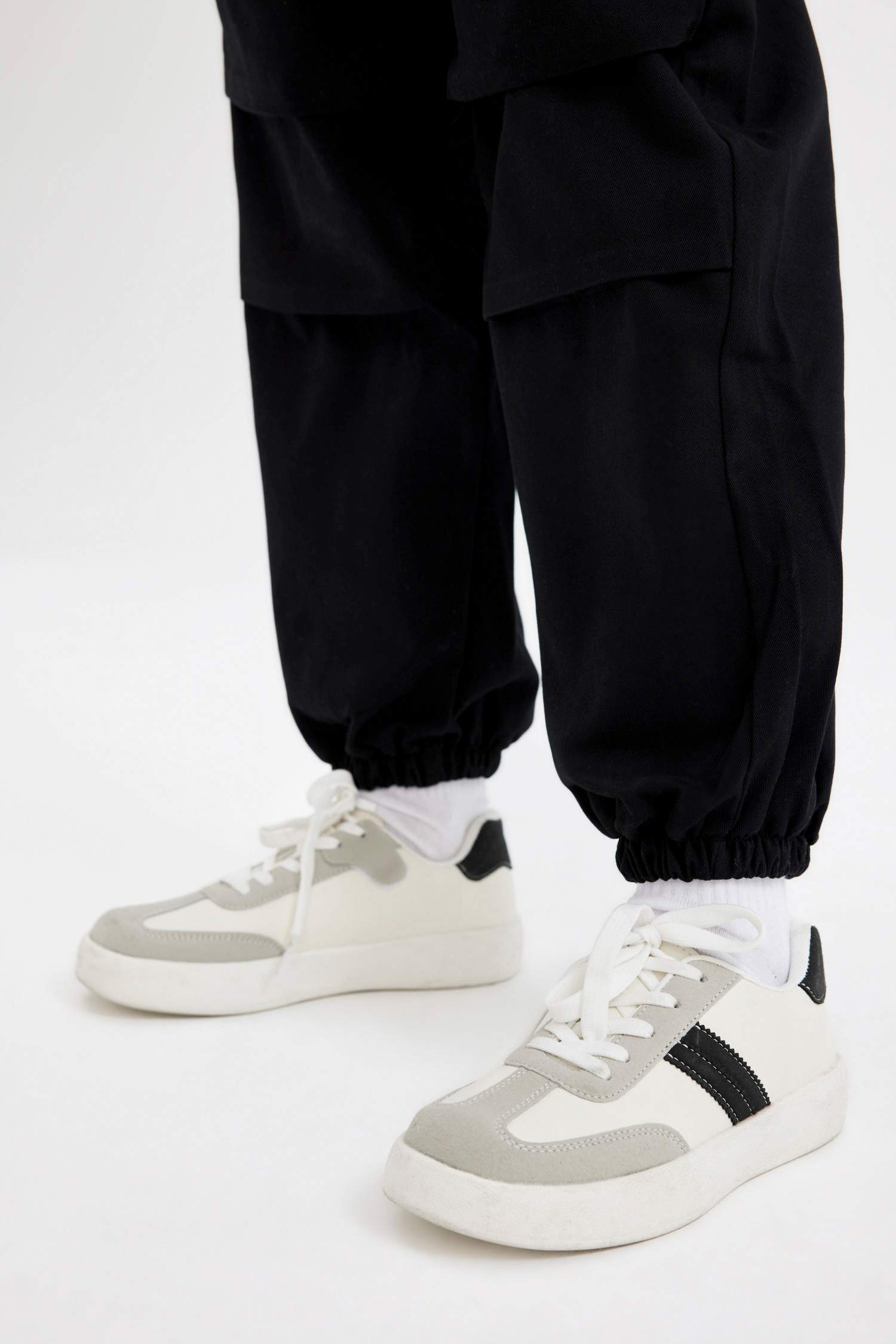 Kız Çocuk Beli ve Paçası Lastikli Cepli Pamuklu Siyah Paraşüt Pantolon