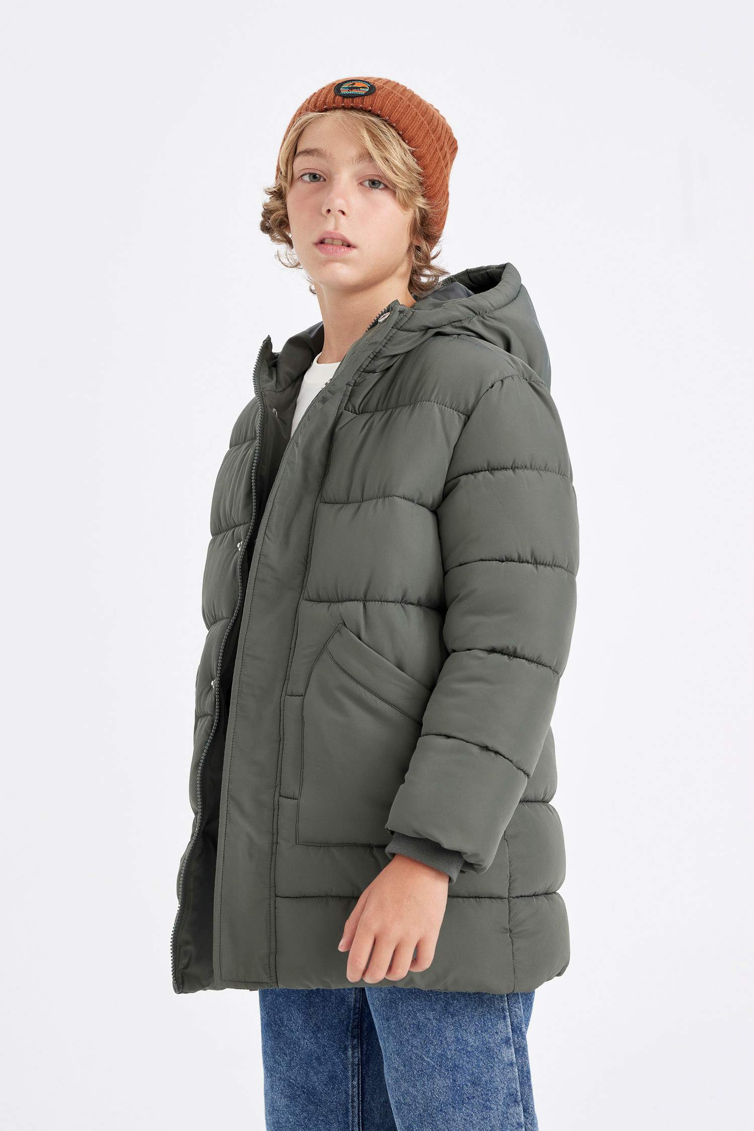 Erkek Çocuk Su İtici Kapüşonlu Fermuarlı Çıtçıt Kapamalı Cepli Şişme Parka