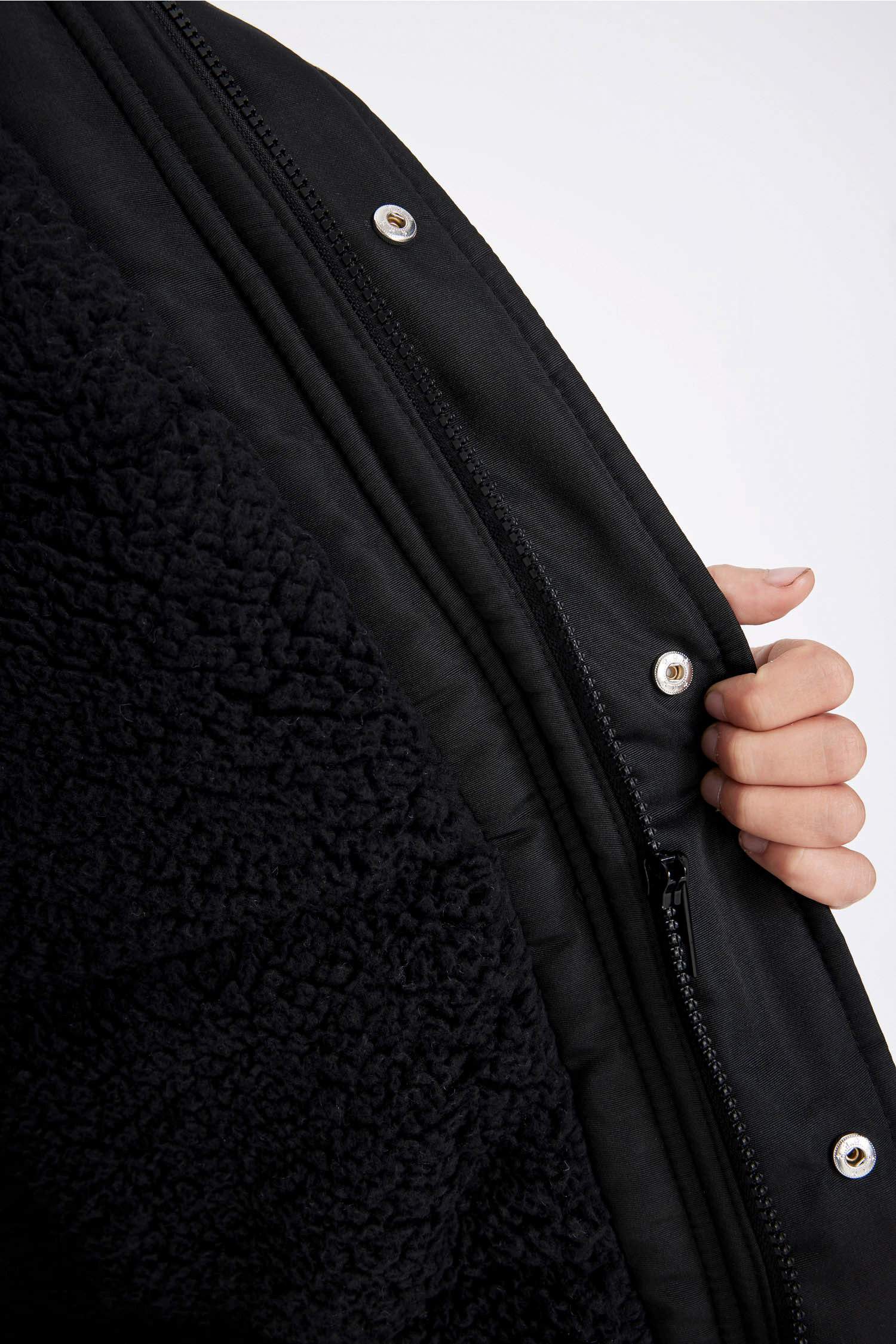 Erkek Çocuk Çıkarılabilir Suni Kürk Yaka Kapüşonlu Pelüş Astar Parka