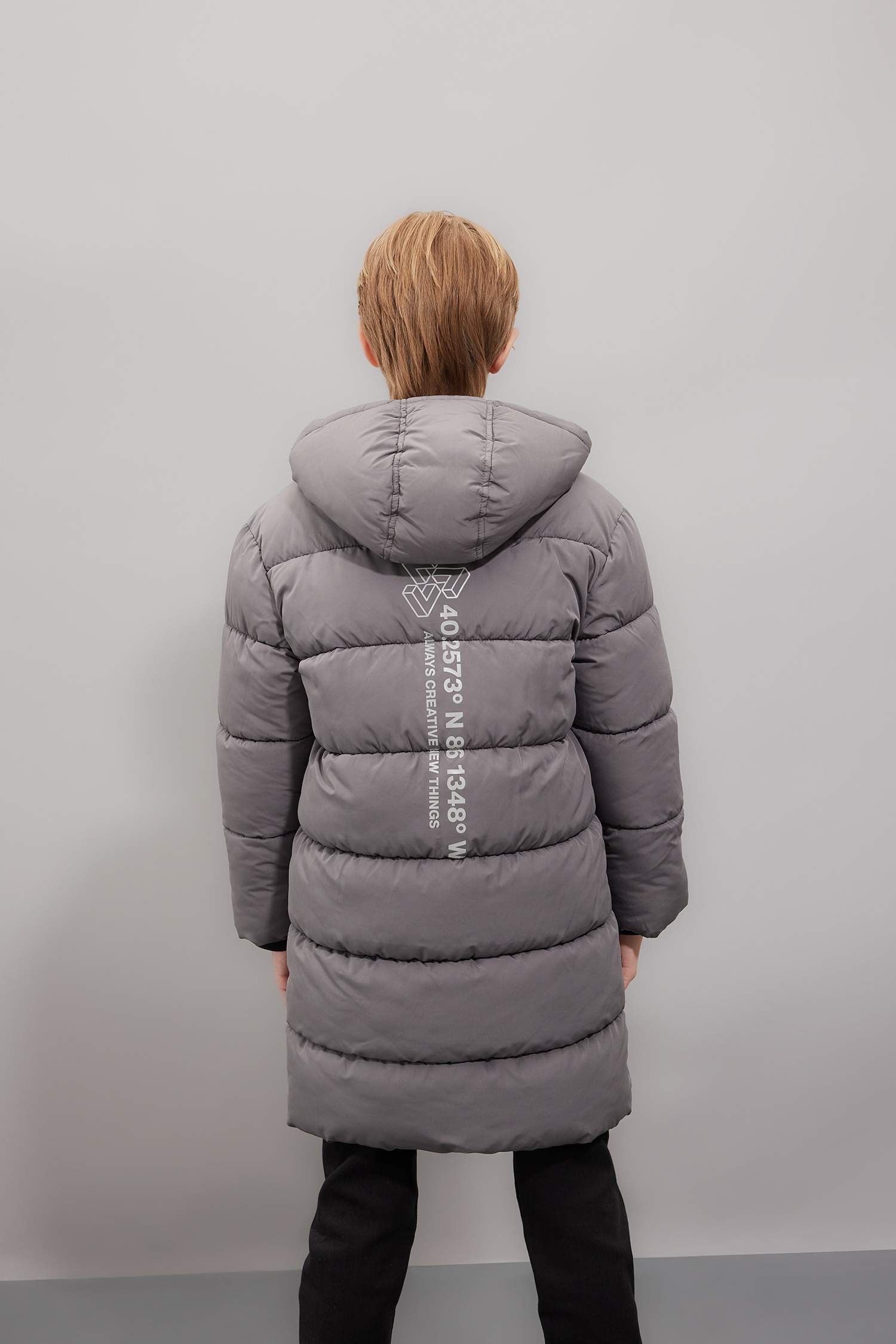 قمصلة نفخ ولادي مقاوم للماء بغطاء للرأس ببطانة فروية