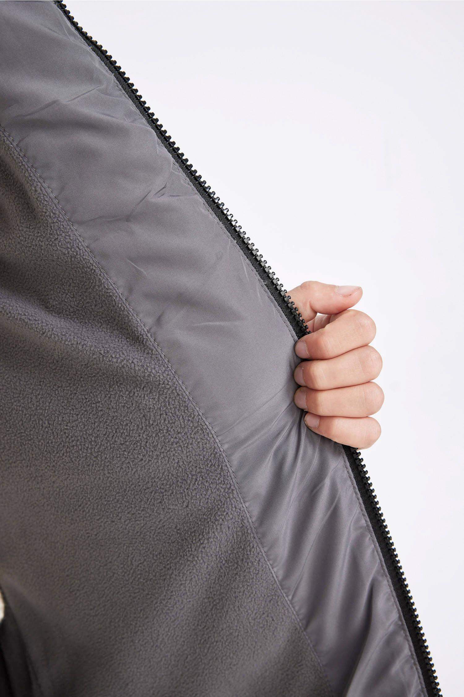 قمصلة نفخ ولادي مقاوم للماء بغطاء للرأس ببطانة فروية