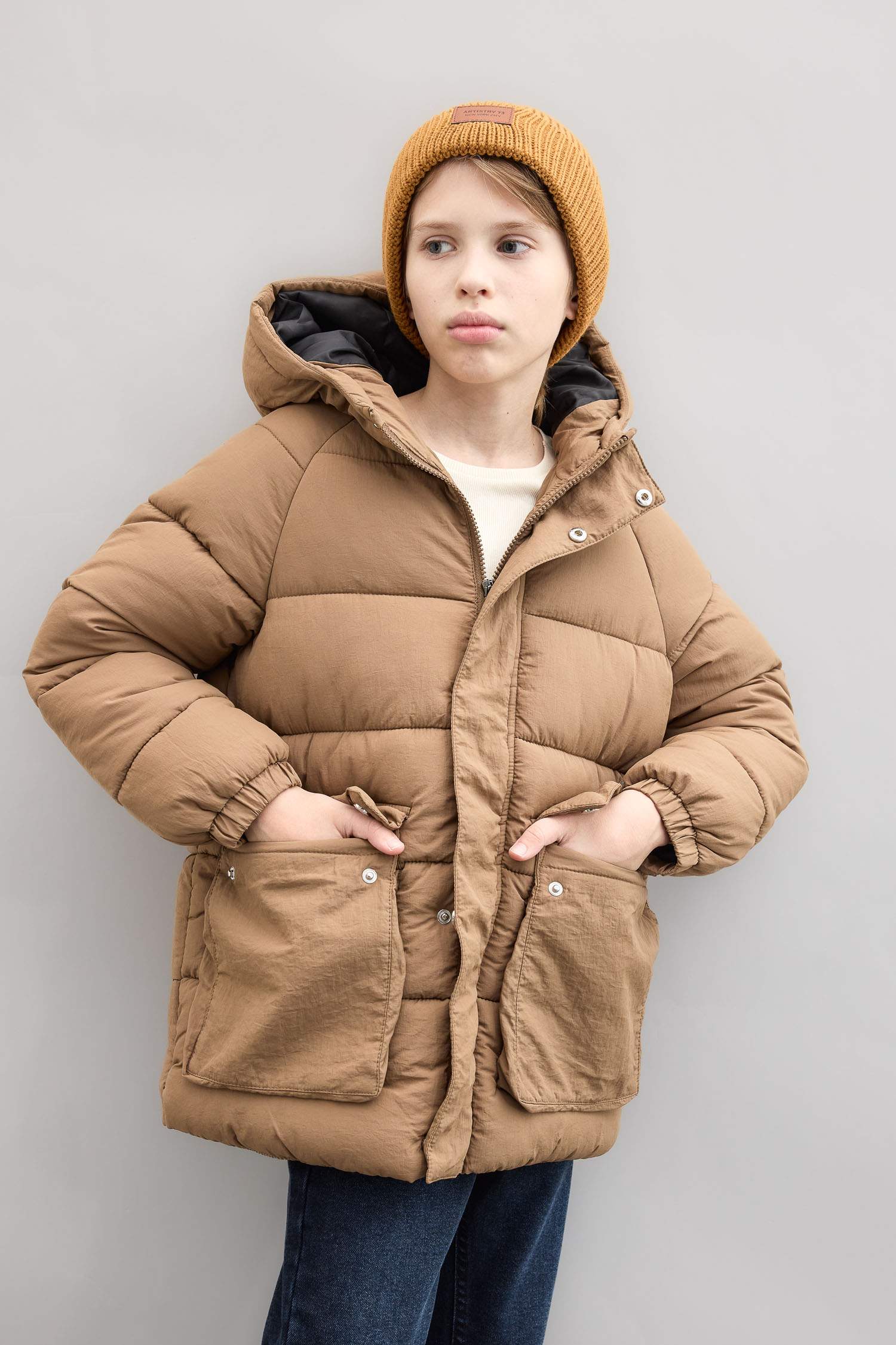 جاكيت طارد للماء بغطاء للرأس