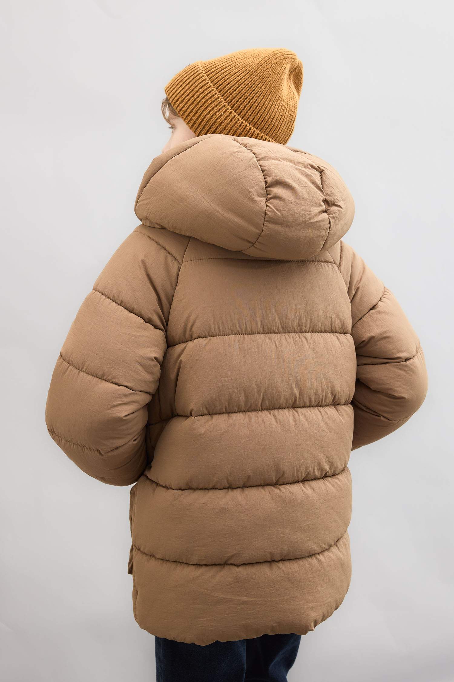 جاكيت طارد للماء بغطاء للرأس