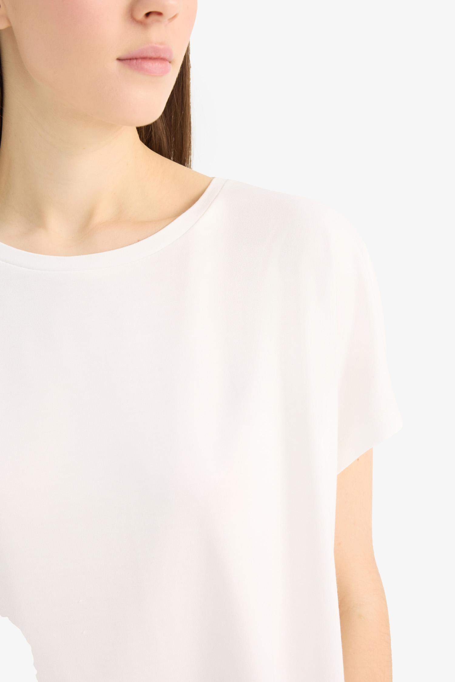 تيشيرت نص كم منسوج برقبة مستديرة