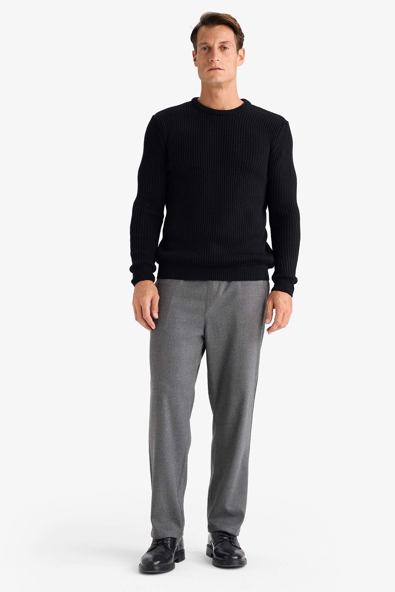 بلوفر تريكو قصة عادية برقبة مستديرة