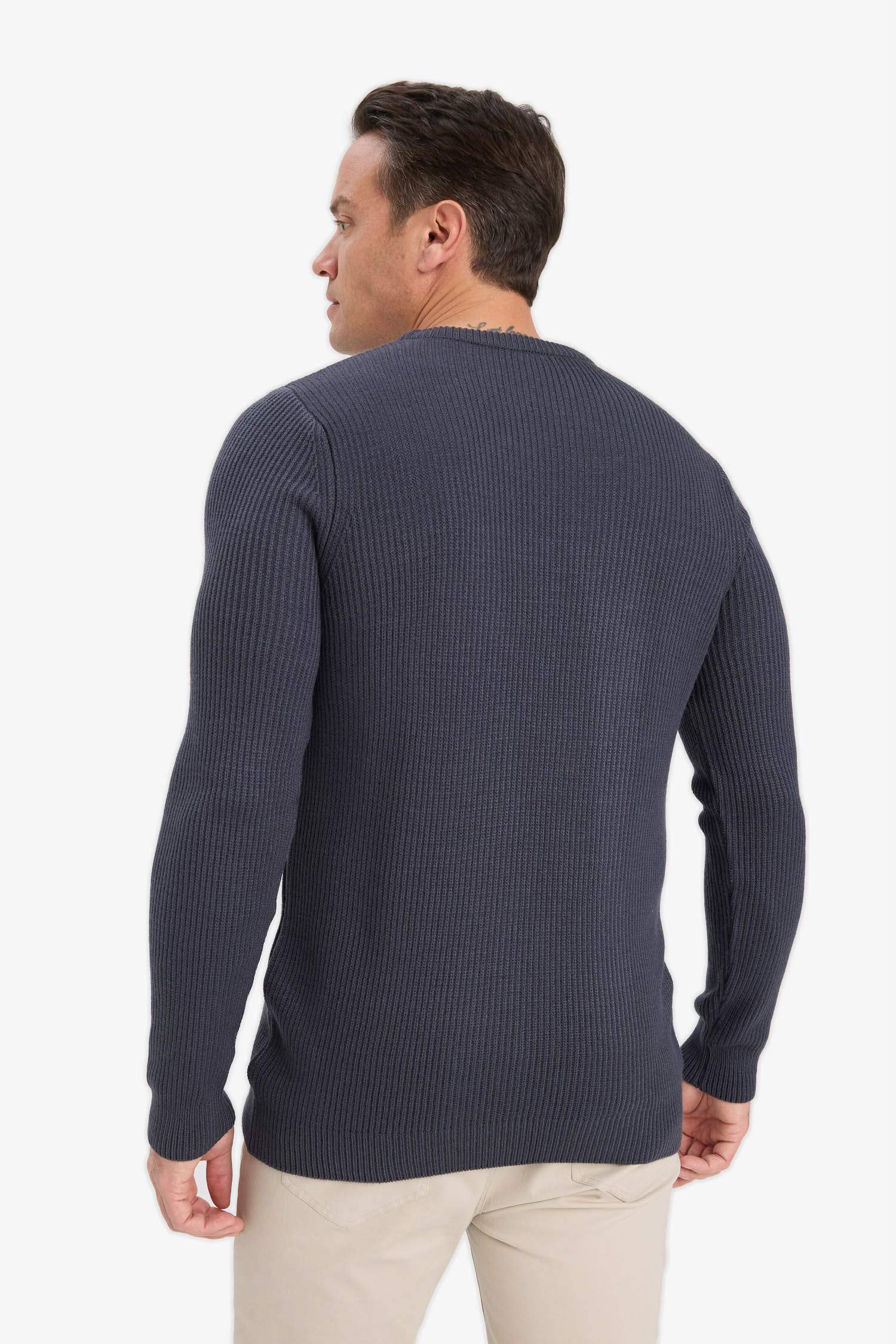 Standart Fit Normal Kesim Bisiklet Yaka Dokulu Triko Kazak