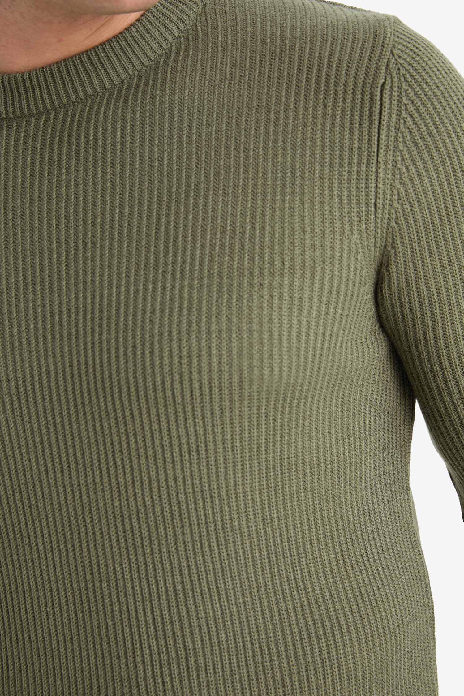 بلوفر تريكو قصة عادية برقبة مستديرة