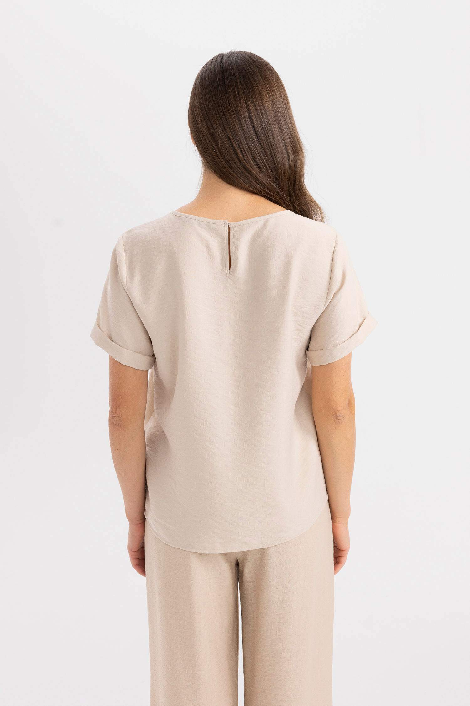 بلوزة نص ردن قصة عادية بياخة مدورة