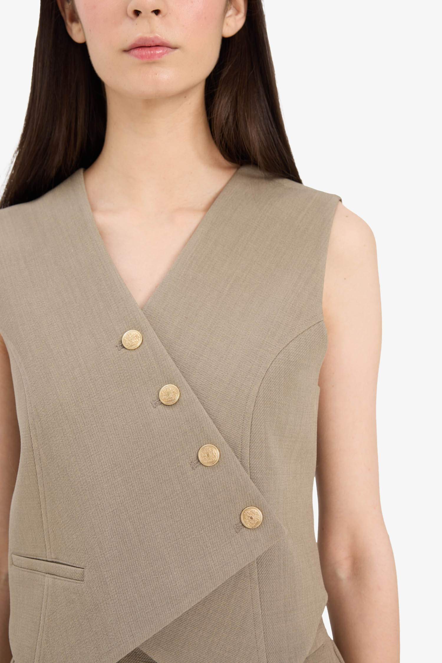 فيست مخطط غير متماثل بياقة V