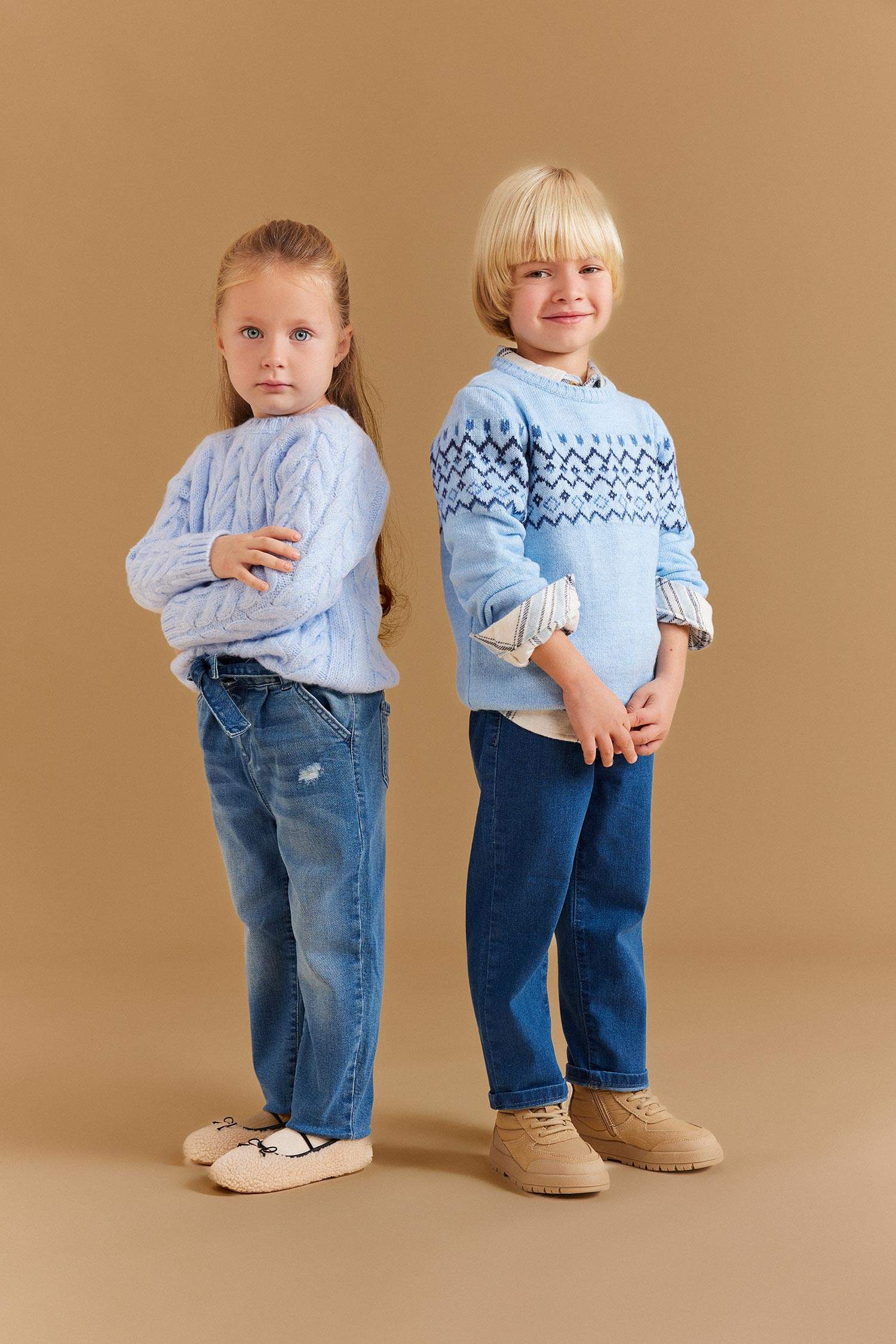 بلوفر بنمط عرقي قصة عادية