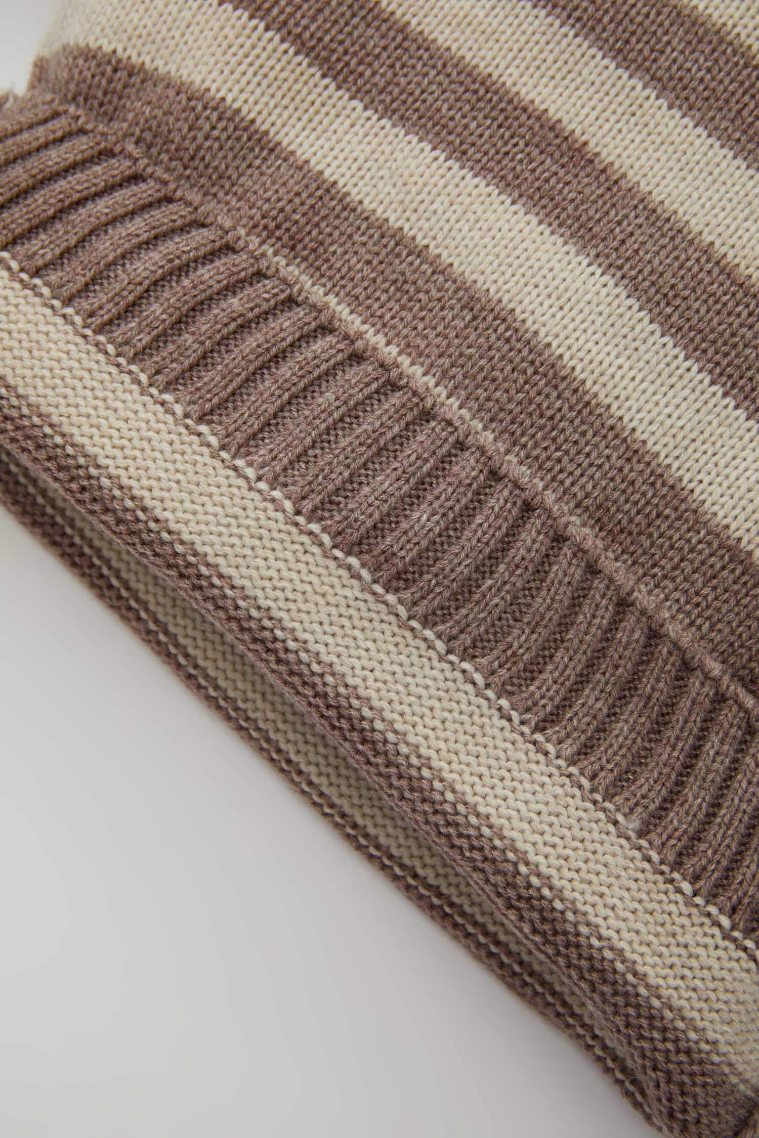 بلوفر ولادي مخطط قصة عادية