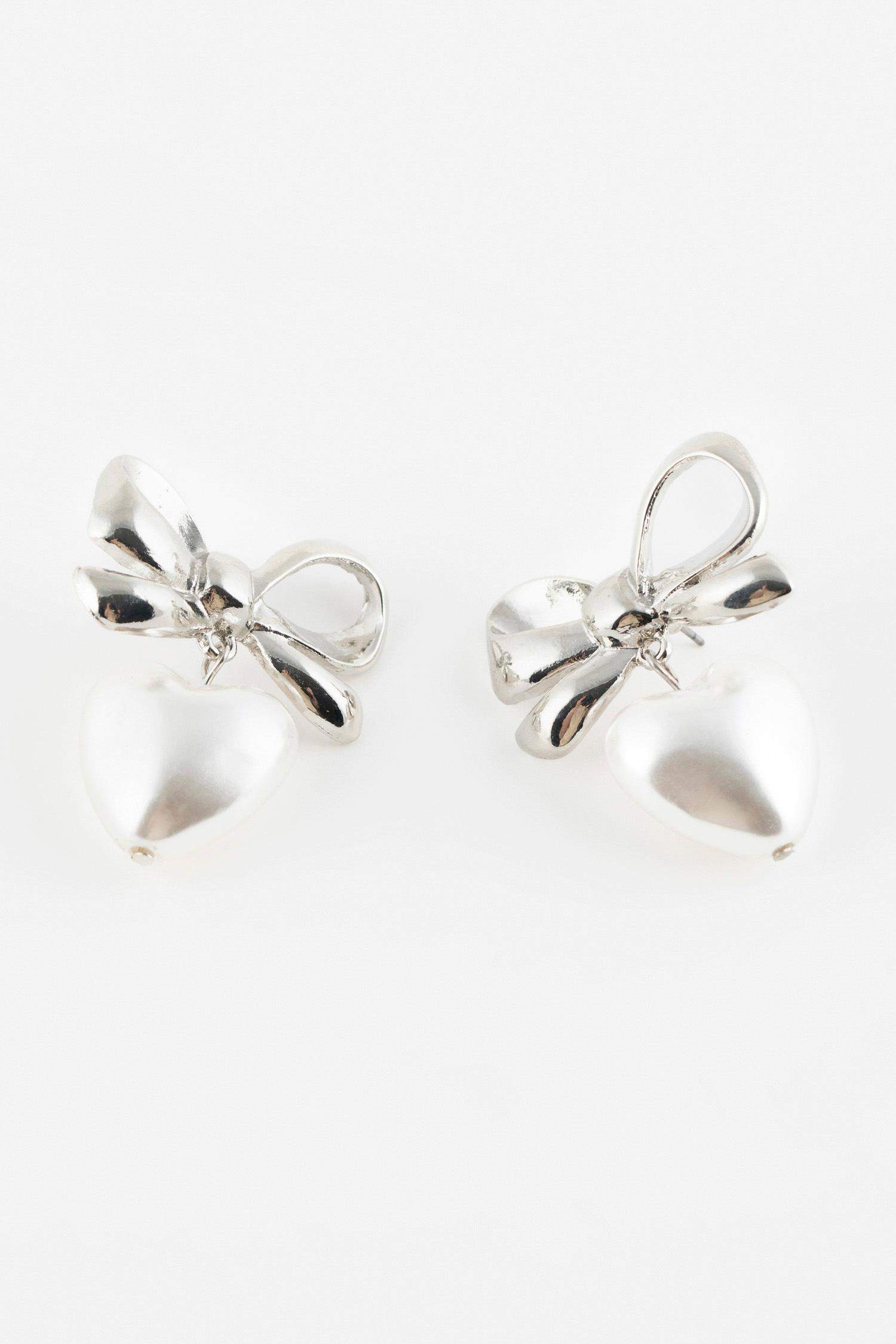 Woman Heart Pearl Earrings