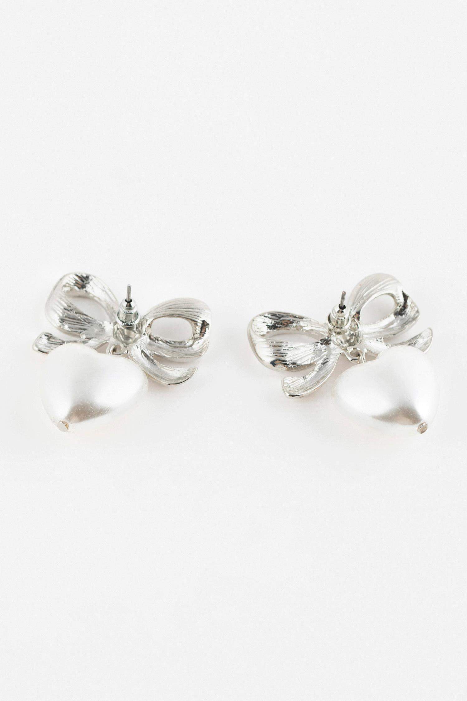 Woman Heart Pearl Earrings