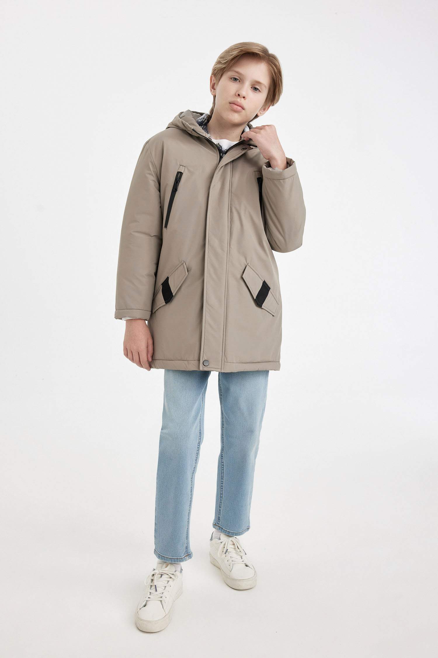 قمصلة نفخ ولادي بغطاء للرأس طارد للماء